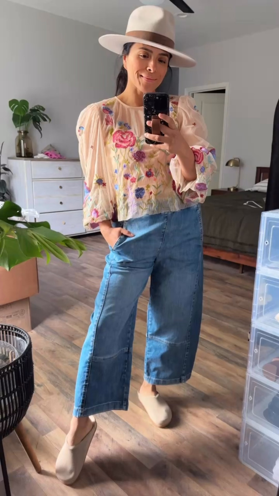 Told you, these jeans go with EVERYTHING 🙌🏽
** this top is perfect for summer days ☀️ 









Midsize style 
Summer outfit 
Vacation outfit 
Summer top

By Anthropologie Long-Sleeve Embroidered Mesh Top @Anthropologie

#LTKWorkwear #LTKMidsize #LTKOver40