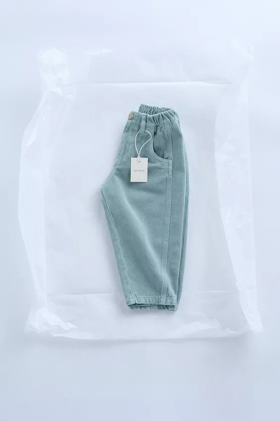 An enhanced experience.Check it out in the app. | Zara US