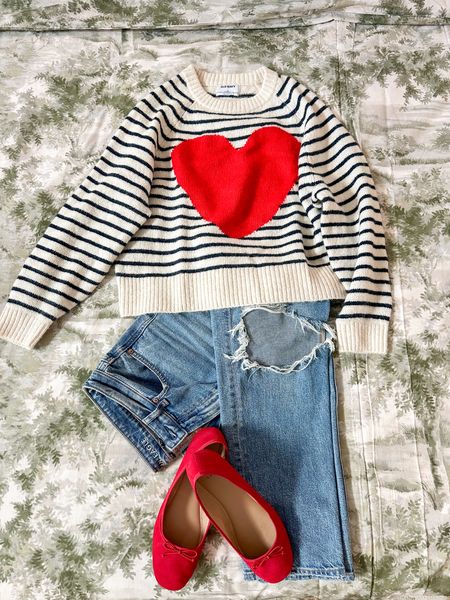 Love season outfit ✔️✔️
Hearts
Red
Jeans
Ballet flats
French
Stripes
Sweater
Winter outfit 

#LTKmidsize #LTKfindsunder100 #LTKSeasonal