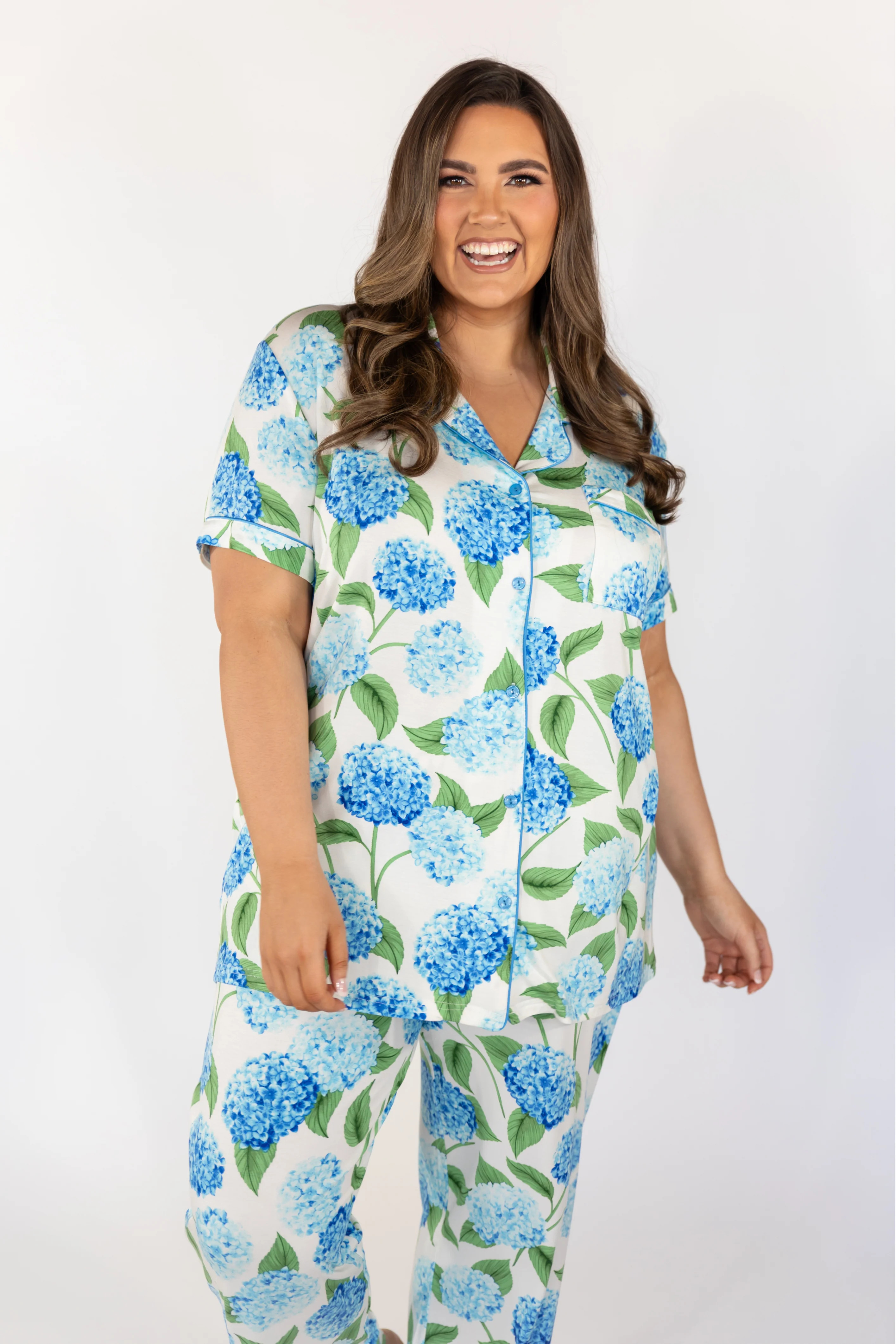 Hydrangea Blooms Short Sleeve & Cropped Pant Pajama Set | In My Sundays