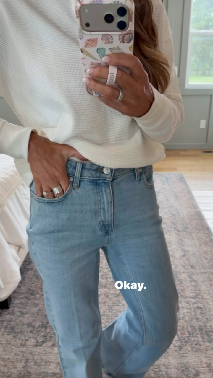 RUNNNN to these jeans!! They also have a dark wash, absolutely incredible! 

#fallfashion #denim #walmart

#LTKmomlife #LTKSeasonal #LTKWorkwear