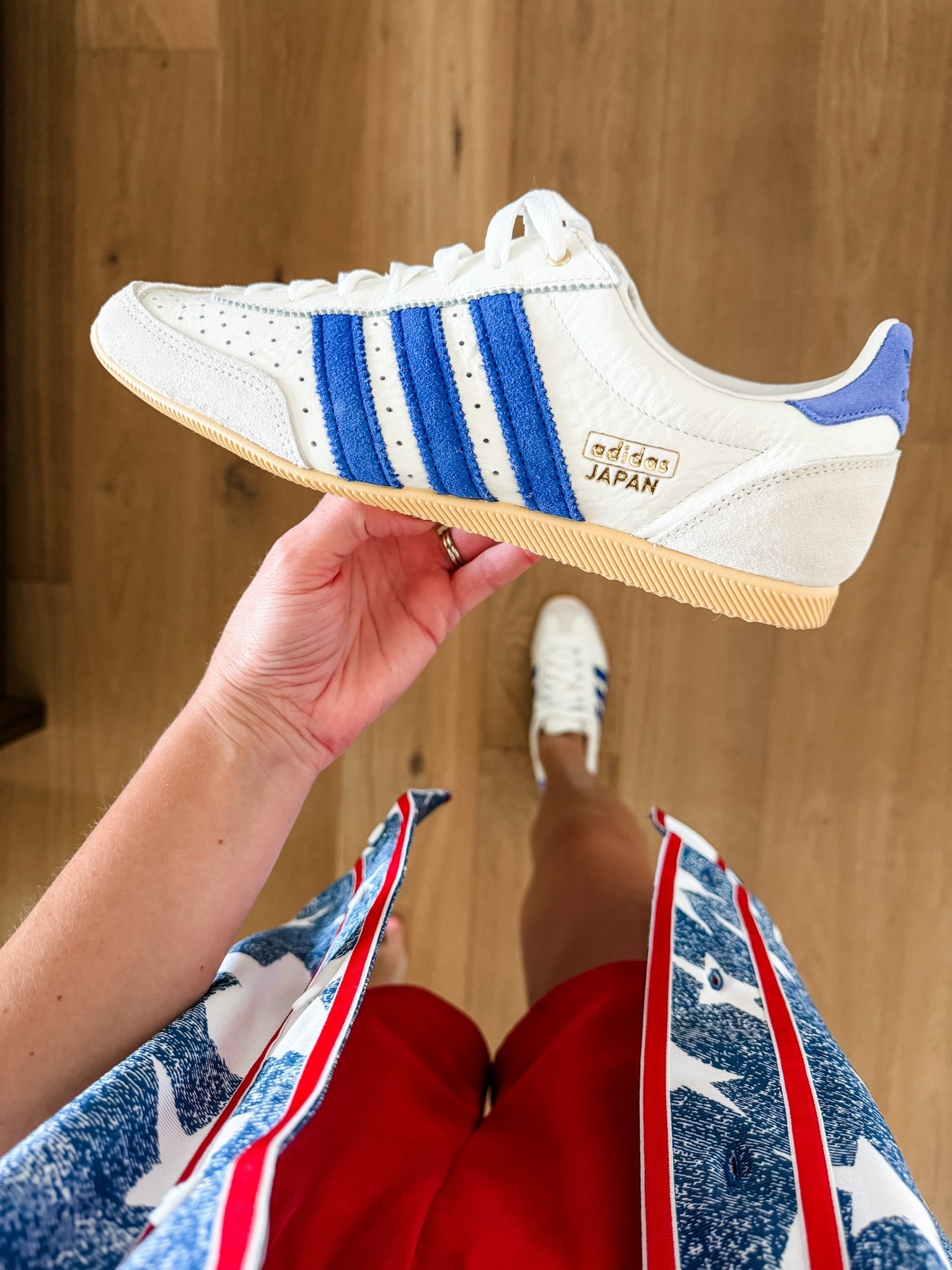 #ad ⚽️ THESE. SHOES. 🔥Okay but how GOOD are these adidas sneakers with this outfit?! The blue stripes + gum sole = that perfect sporty-but-styled vibe 🙌🏼

@adidas
#createdwithadidas #adidaspartner 
#LTK #liketkit Itk.it/xx


#LTKTravel #LTKFestival #LTKActive