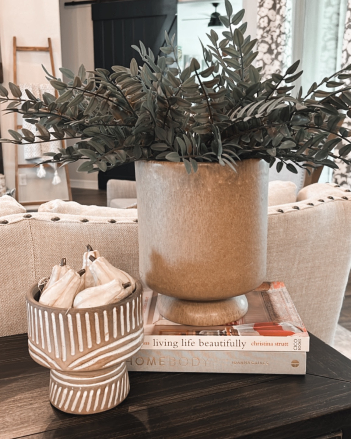 One of my fav @target vases and stems!  Wish I could link the stems - dollar spot! 🎯 #fall #falldecor #fallstyling #coffeetable #coffeetabledecor

#LTKhome