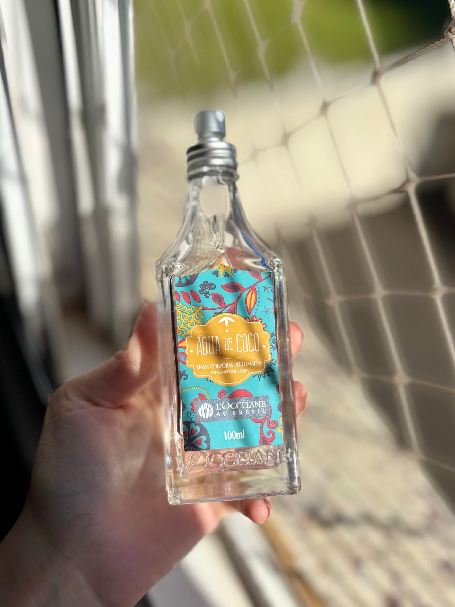 Eu estou AMANDO usar esse spray corporal da Loccitane Au Brésil no meu dia a dia. Aroma leve, fresco, gostoso. 

Família Olfativa: Aromático Floral Frutado

TOPO: Água de coco, notas marinhas, maçã verde*

CORPO: Freesia, Muguet, Verbena

FUNDO: Sandalo, Musk e acorde Milky

#loccitaneaubresil #loccitane #perfume #perfumediaadia

#LTKbrasil #LTKbeleza