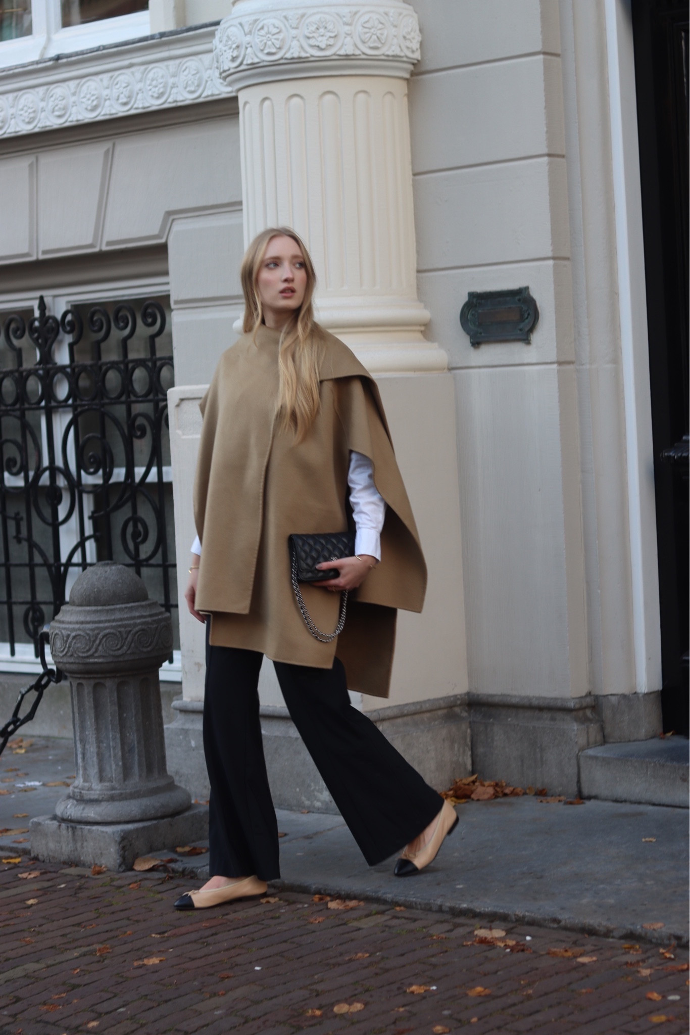 Brown cape look 🤎

Brown cape, camel cape, white shirt, autumn outfit, autumn look, camel coat, classic cape, black trousers, beige ballerinas 

#LTKstyletip #LTKeurope #LTKSeasonal