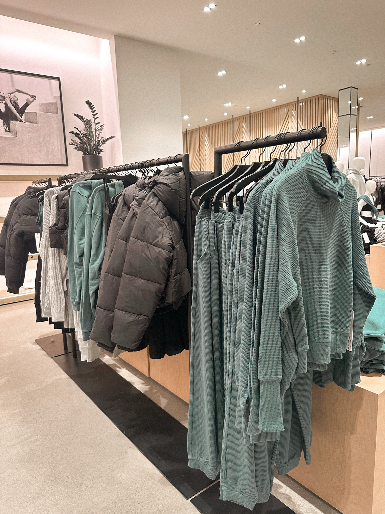 New arrivals at Alo yoga 
Love the new colour!

Happy shopping 🛍️ 

#LTKfitness #LTKstyletip #LTKgiftguide