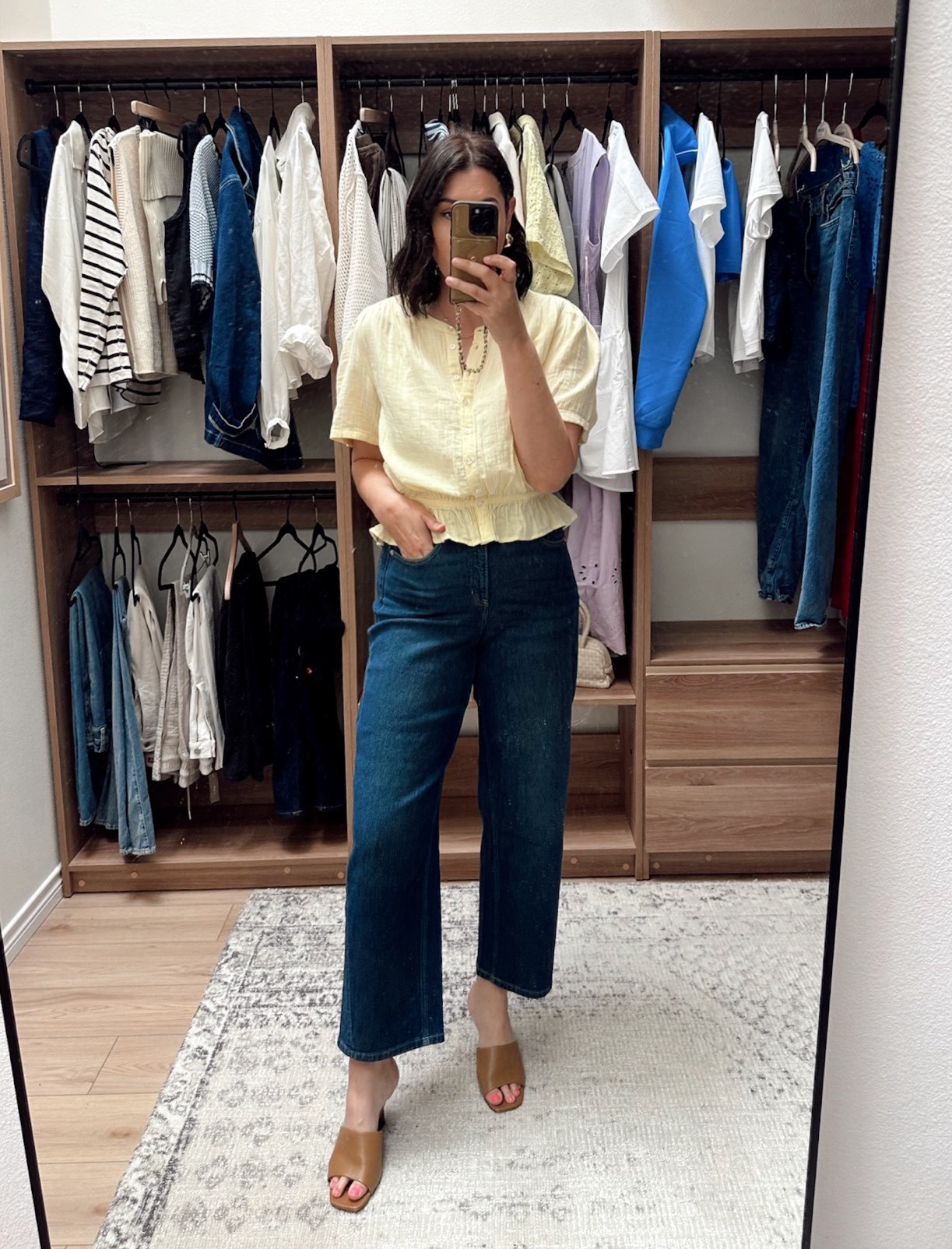 This is the sweetest little top! It runs big – I can never tell with Gap, so I tend to size up. This one I should have gone with the medium, as it is a relaxed fit. The length is nice too. I’m in the large here, would swap for a medium if I keep it!

The fabric is a lightweight guazey feel. Really nice for warmer temps.

I'm in the large of the jeans. 

 