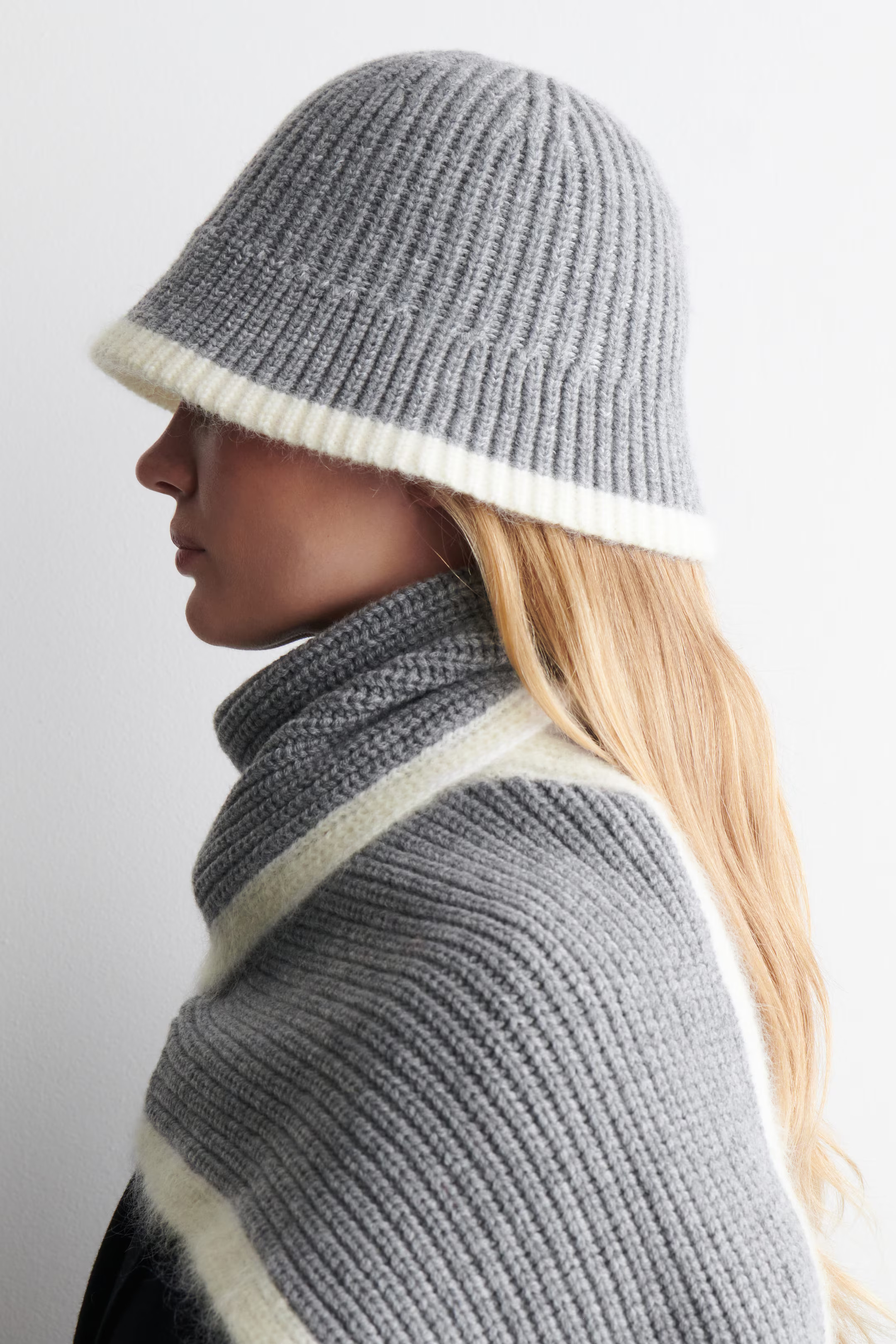 CONTRAST-TIPPED WOOL-MOHAIR BUCKET HAT - GREY / CREAM | COS GB | COS UK