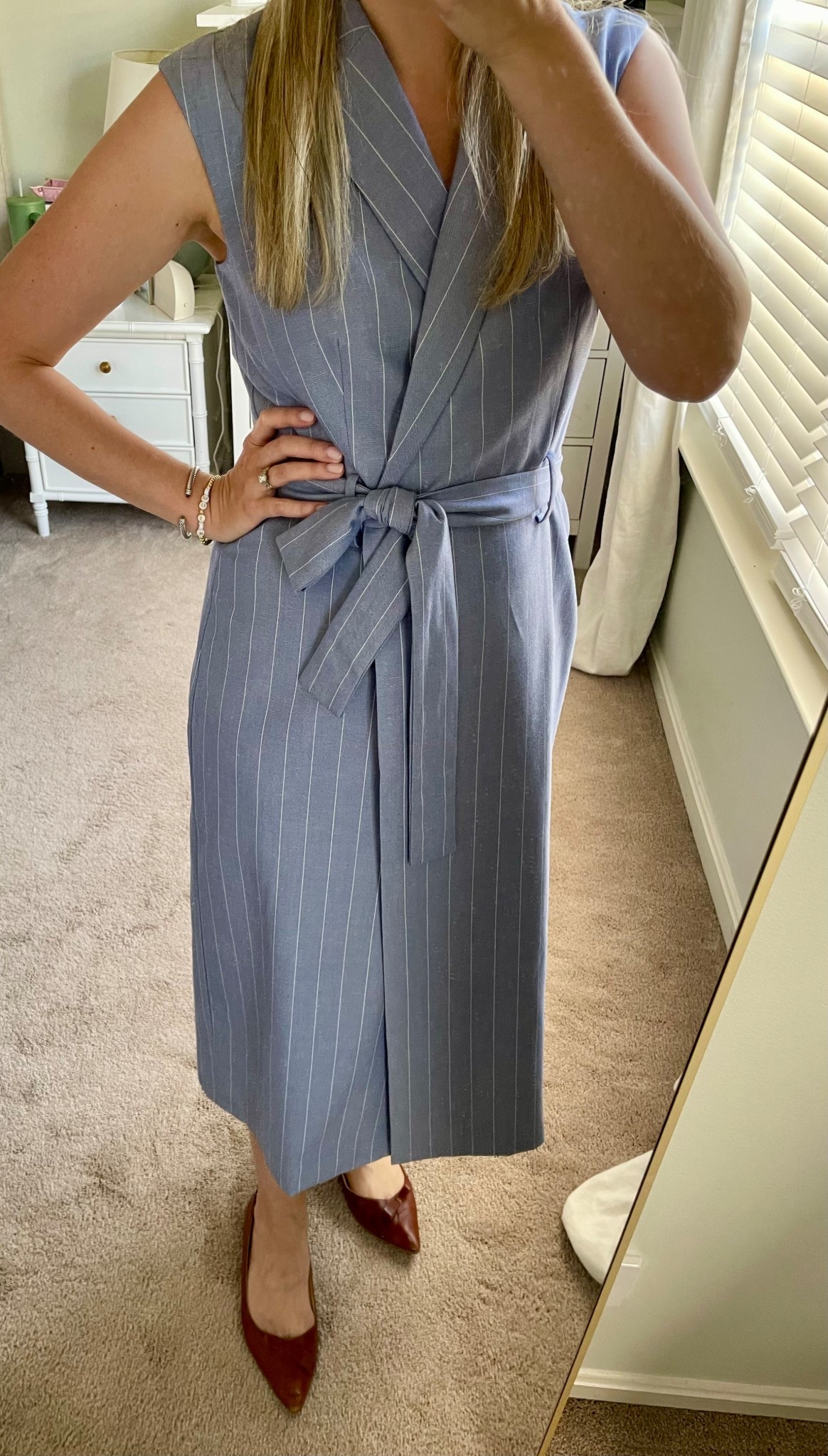 Easy summer Friday work dress. Material is a dream - thick and good quality but still lightweight enough for August in DC. Also on sale for under $70! 

#corporategirl #corporateworkoutfit #corporatestyle #officestyle #anntaylor #sarahflint #inmyflints #officeoutfit 

#LTKFindsUnder100 #LTKWorkwear #LTKSaleAlert