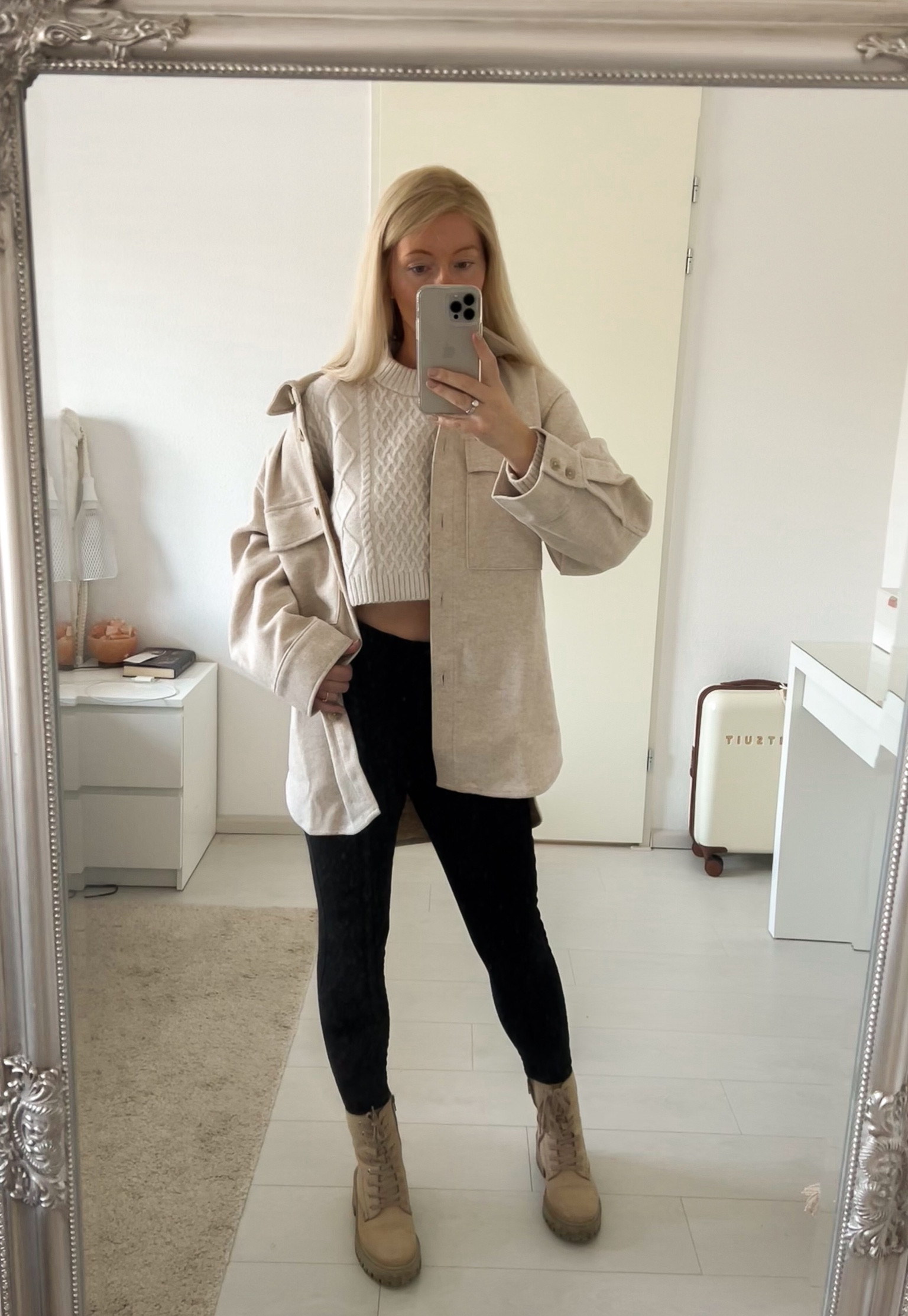 Herfst, najaar, psl, laagjes, neutrale kleuren, herfstkleuren, shacket, legging, cropped sweater, cropped trui, cozy, cosy, h&m, hm, nederland, nederlands, autumn, fall 🍂

#LTKstyletip #LTKeurope #LTKSeasonal