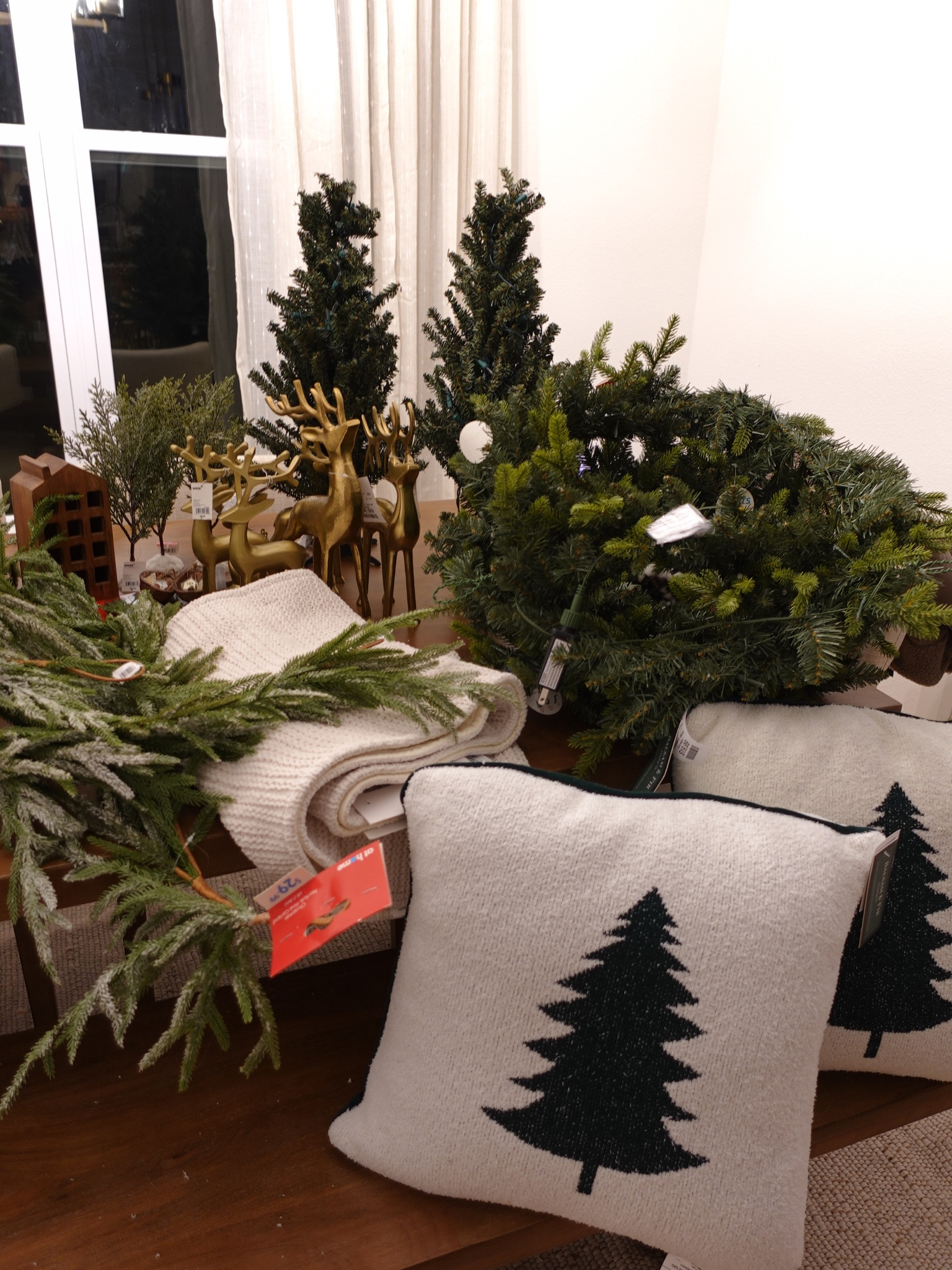 Christmas Decor

#LTKSeasonal #LTKHoliday #LTKHome