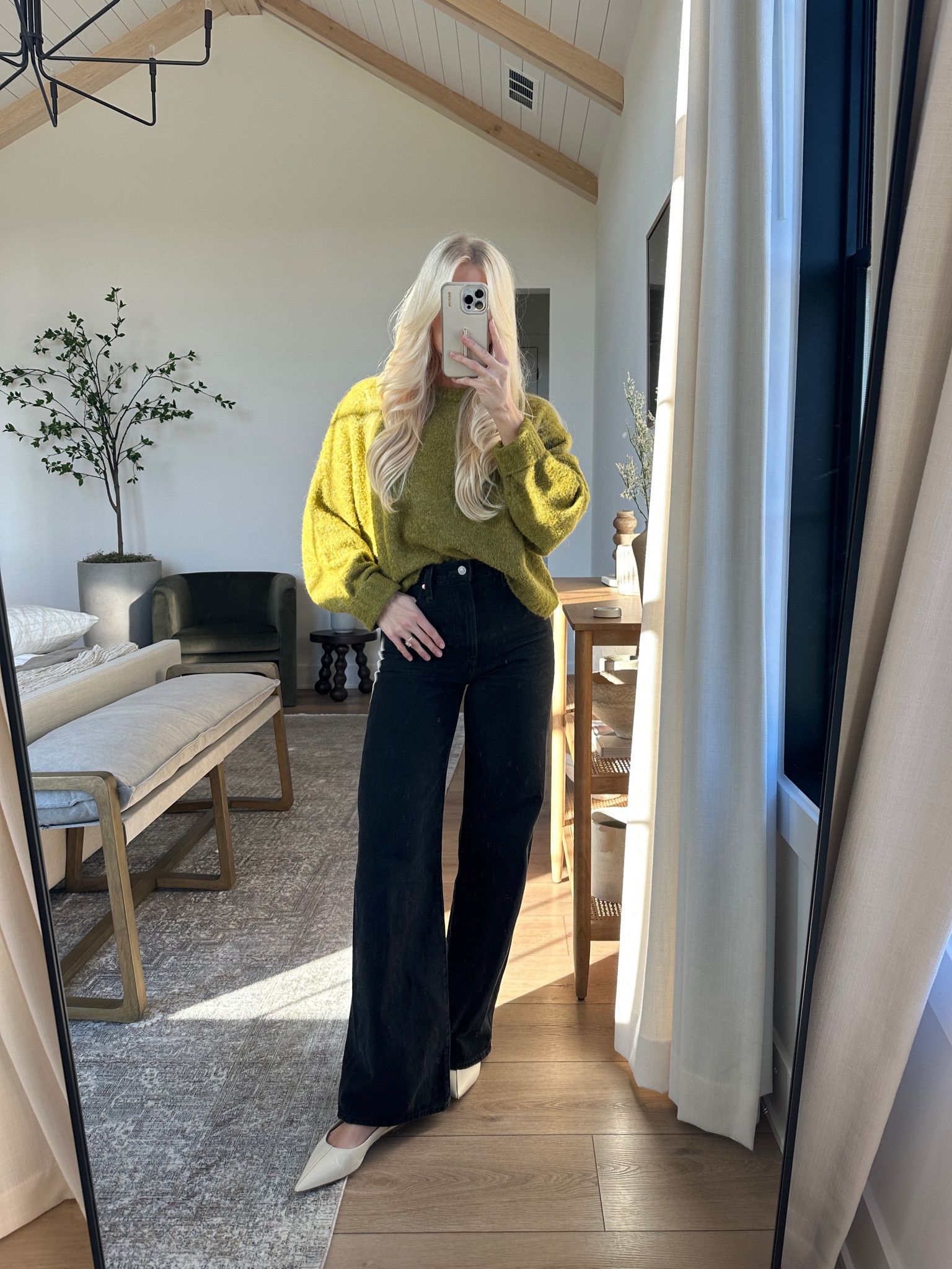 Medium in sweater. 26 in jeans… both on sale!! 🫒 true size in shoes  