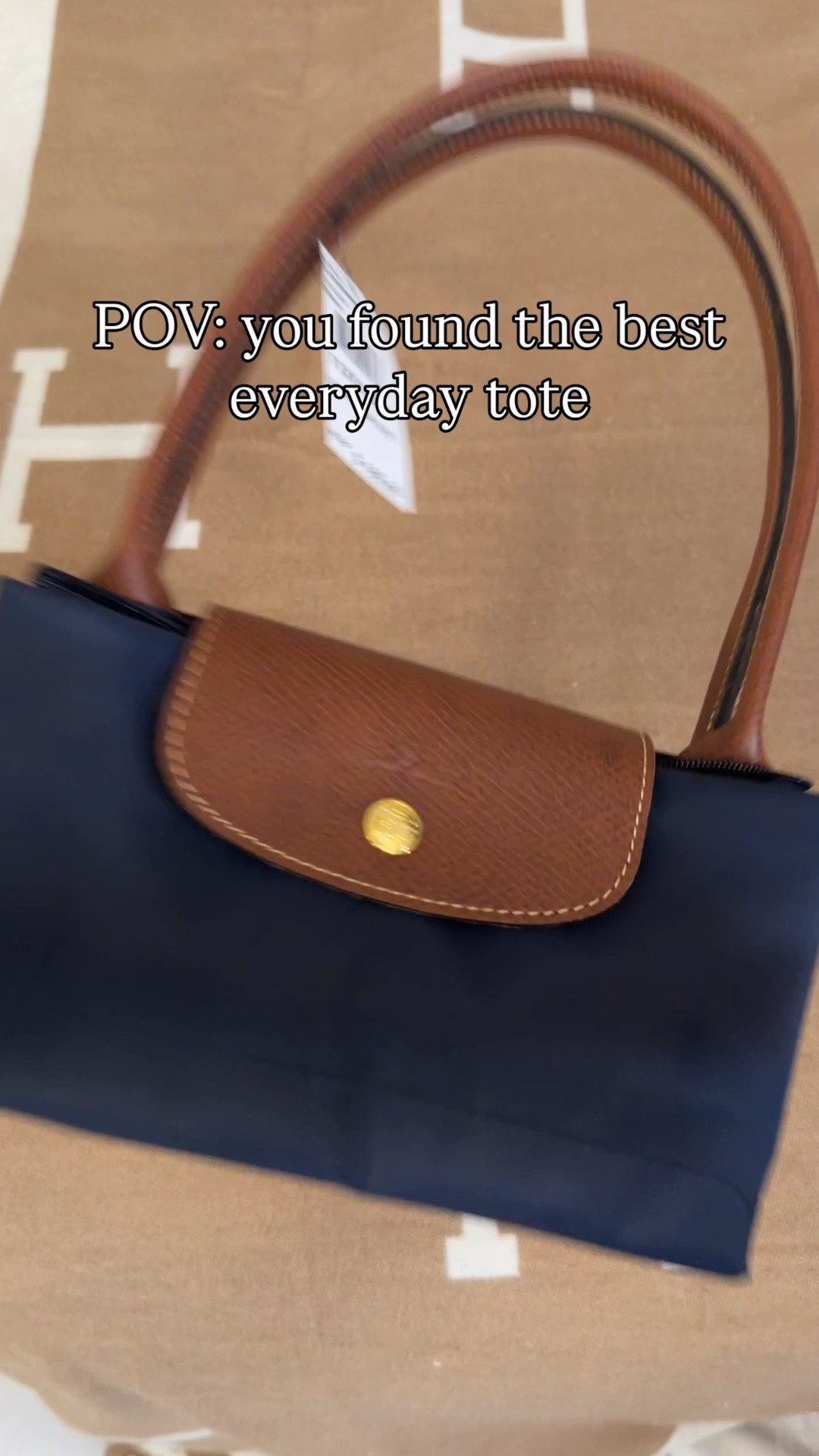 And the best travel bag! Comment SHOP & I’ll dm you the link 💙

Longchamp Le Pliage totes are the best everyday bags because there is a size to fit every lifestyle (this one is a medium) which can fit everything you need.
They make great work bags, school bags, diaper bags, you name it! And they are still so chic and simple 😍

They are also incredibly easy to clean as well 🫧