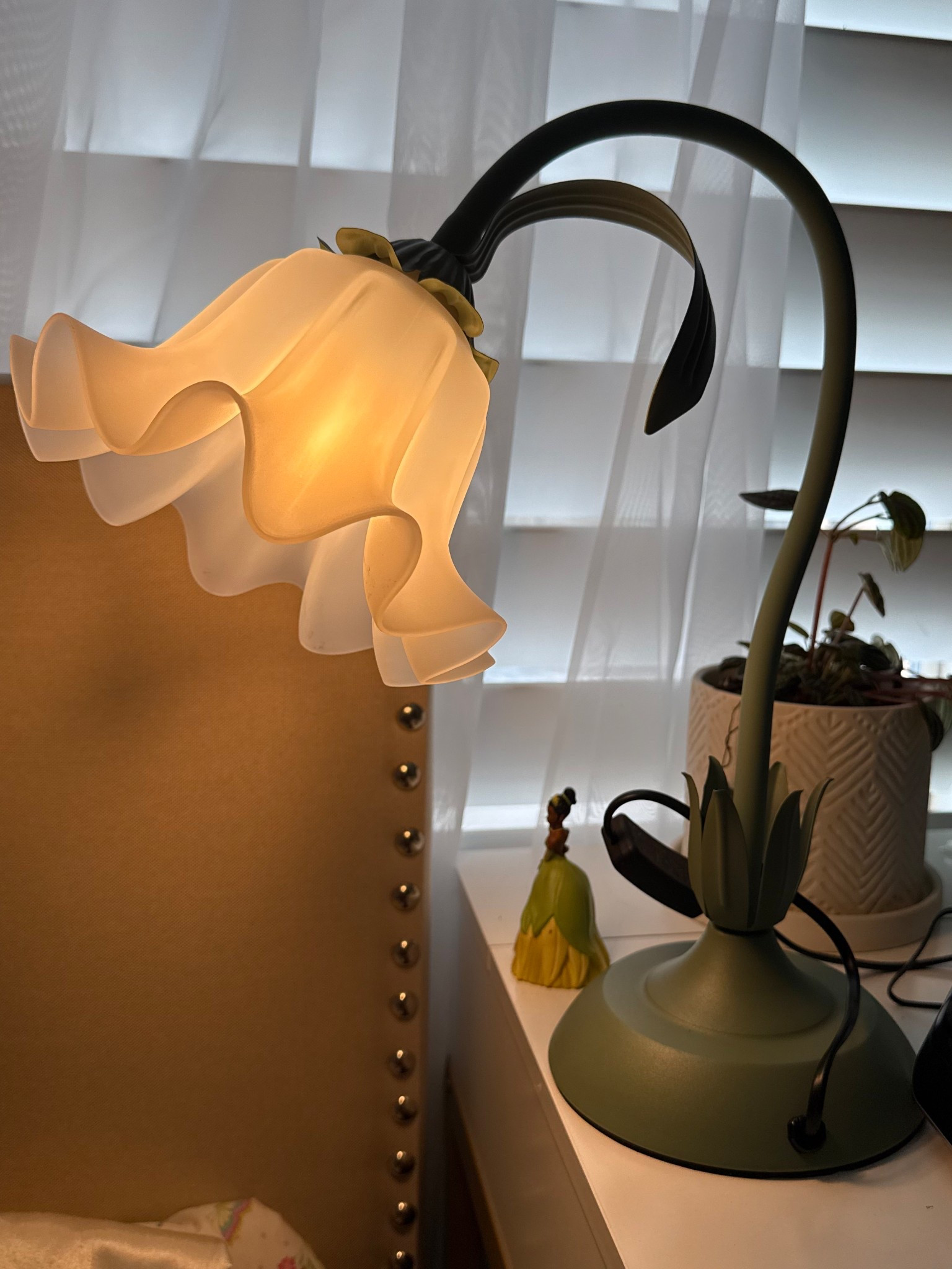 Cute bed side lamp. Flower lamp. Reading lamp  

#LTKFindsUnder50 #LTKHome #LTKKids
