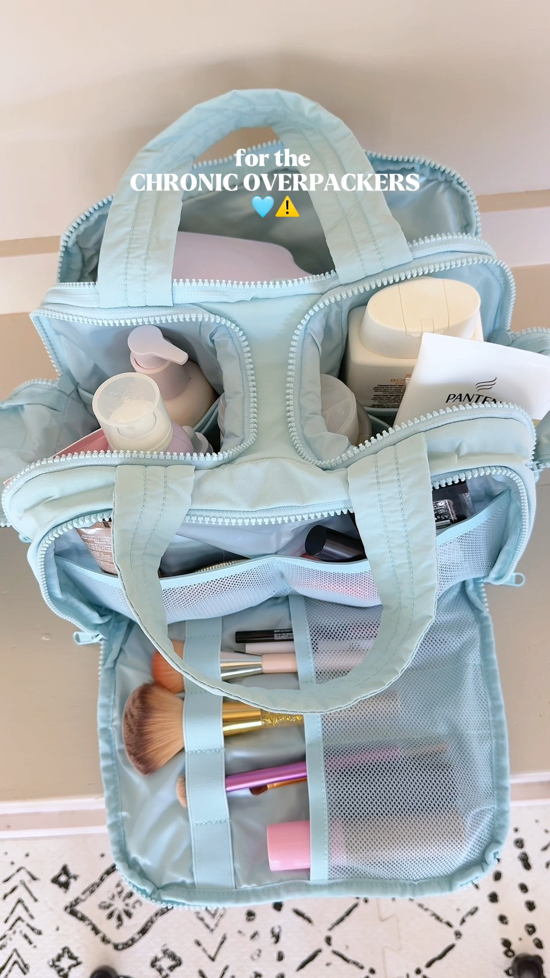 this bag has been a lifesaver when it comes to being a chronic overpacker! It fits sooo much AND it’s full sized products 🩵 

#travel #travelbag #toiletrybag #packwithme #bagsmart 