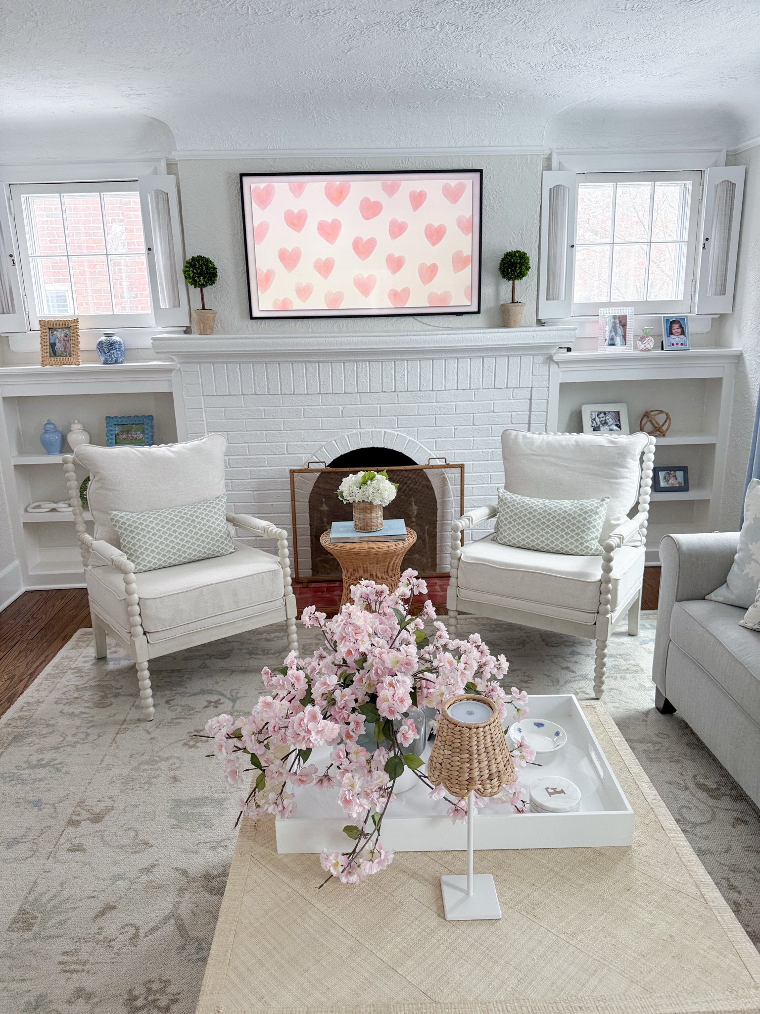 Blue and green living room 

#LTKHome #LTKFindsUnder100