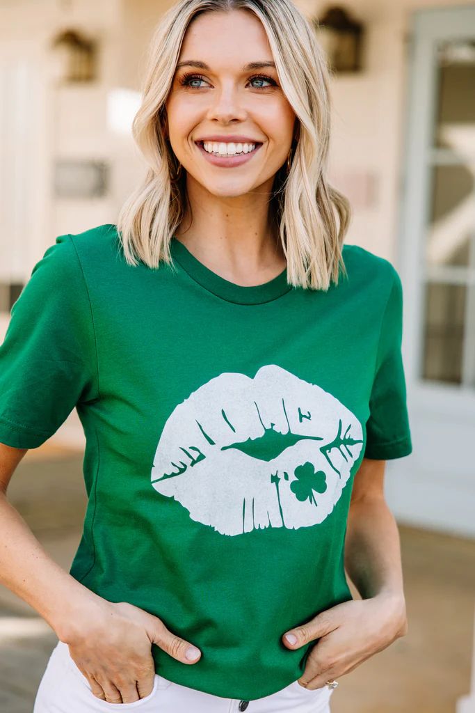 Lucky Kiss Evergreen Graphic Tee | The Mint Julep Boutique