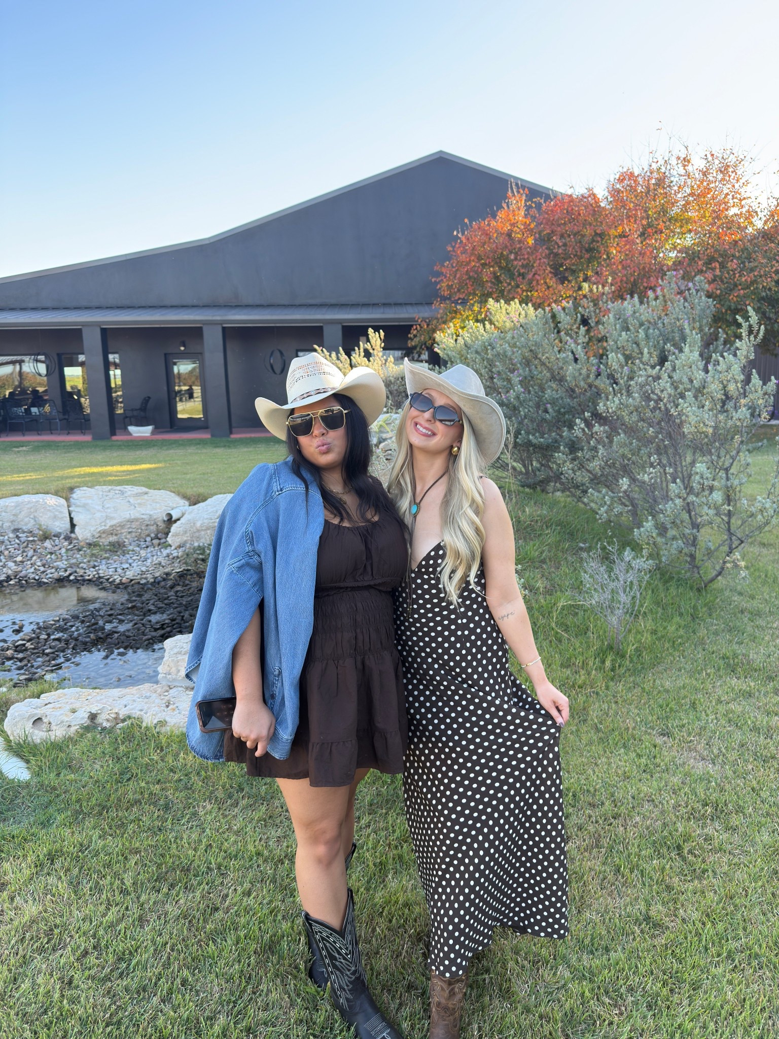 Winery outfit! Size 4 dress
-
-
-
Western outfit, polka dot dress, chocolate brown dress, country concert outfit, cowboy hat, bolo tie, turquoise jewelry, Fredericksburg outfit, Napa outfit