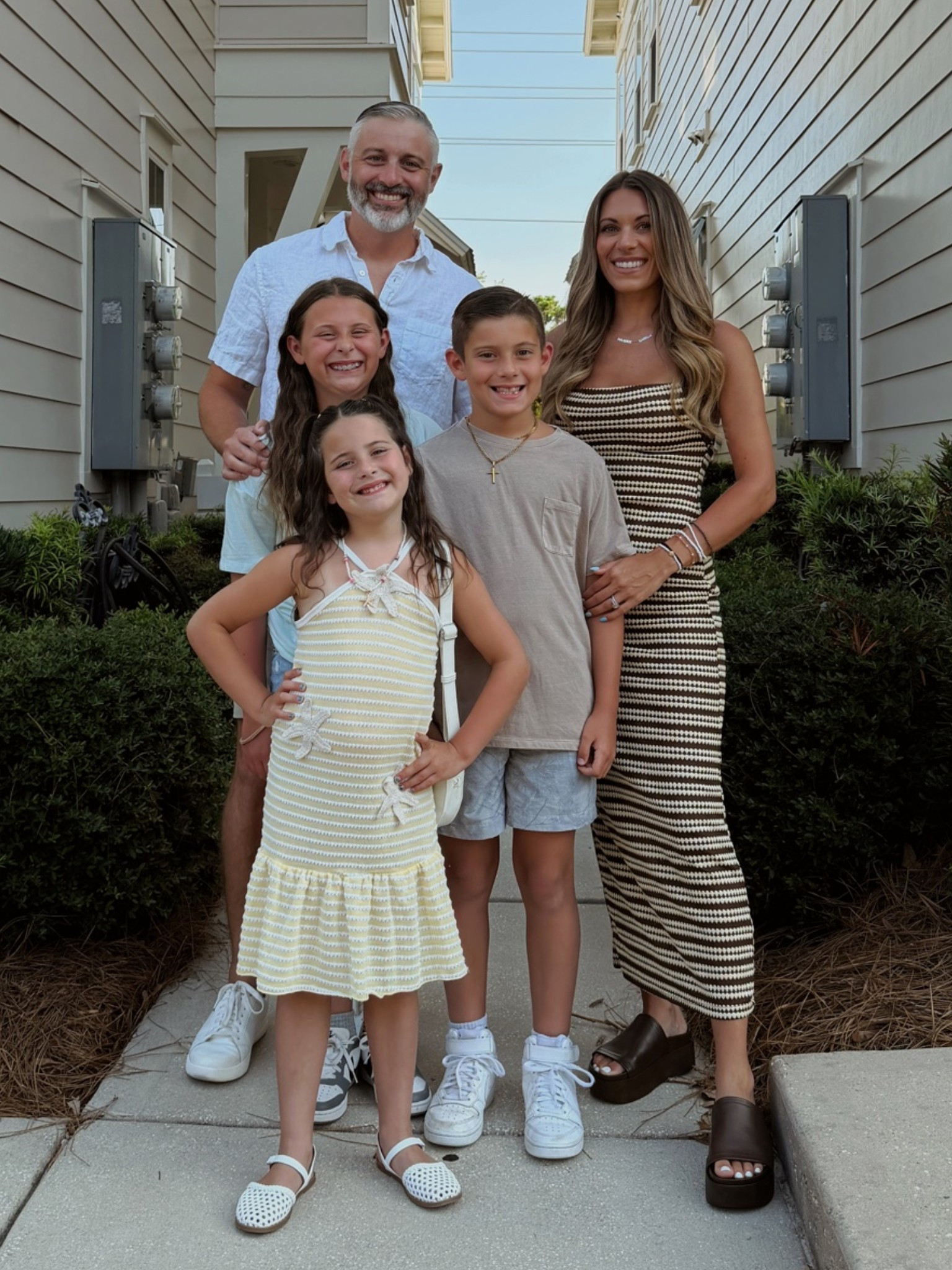 Dinner date with the fam ☀️ @Steve Madden US

#LTKdayinmylife #LTKgrwm #LTKTravel