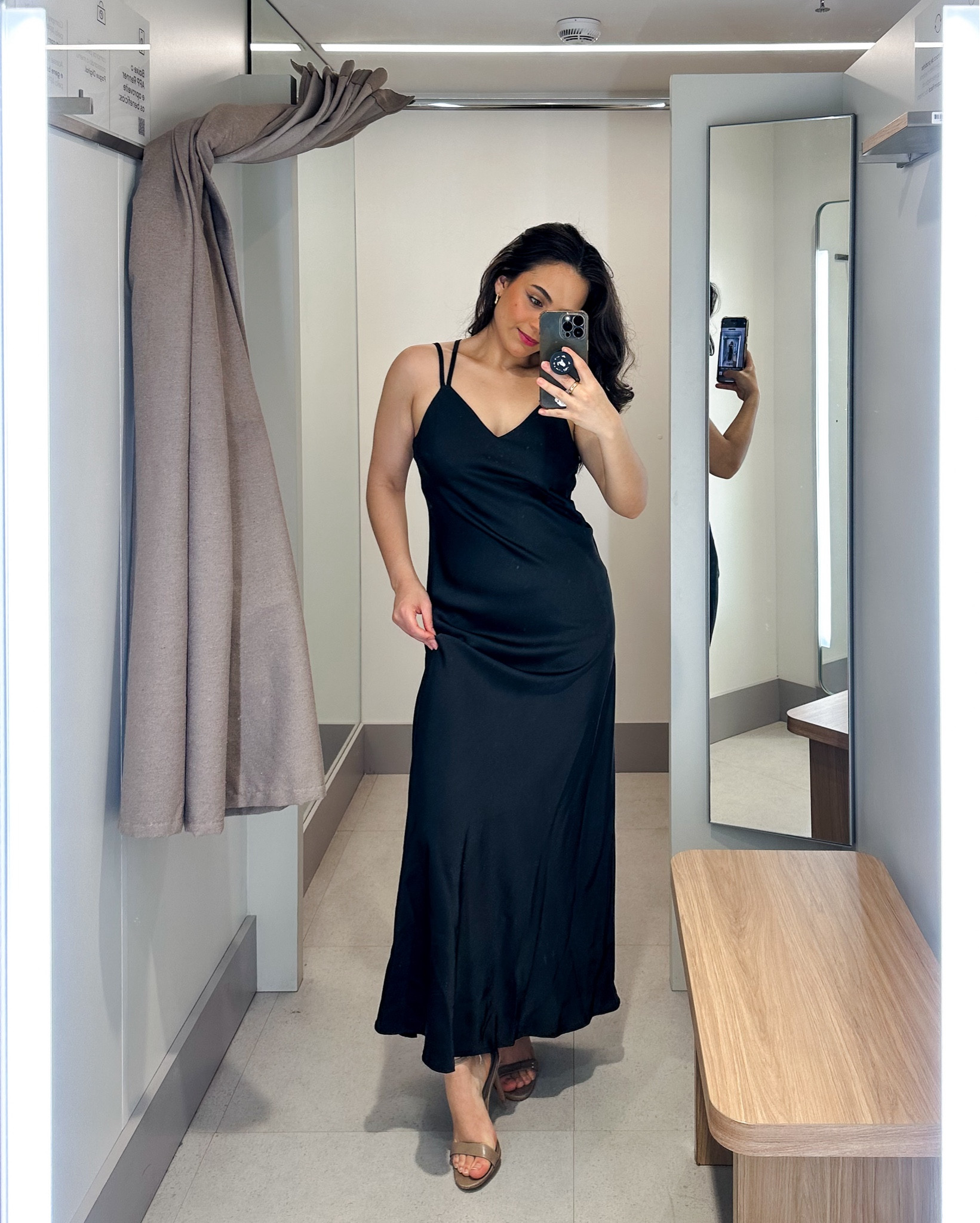 Slip dress é tão atemporal 🤌🏼✨

Estou com o PP e essas são minhas medidas:
Busto 89
Cintura 73
Quadril 94
Altura 1,53 
Eu visto 36/38

#LTKdicadeestilo #LTKbrasil #LTKbeleza