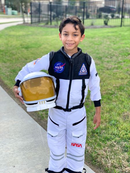 Spacesuit Astronaut costume for kiddos #Spacesuit #NASA #Kiddos #Mama #Fashion #Parties #Costumes 

#LTKkids