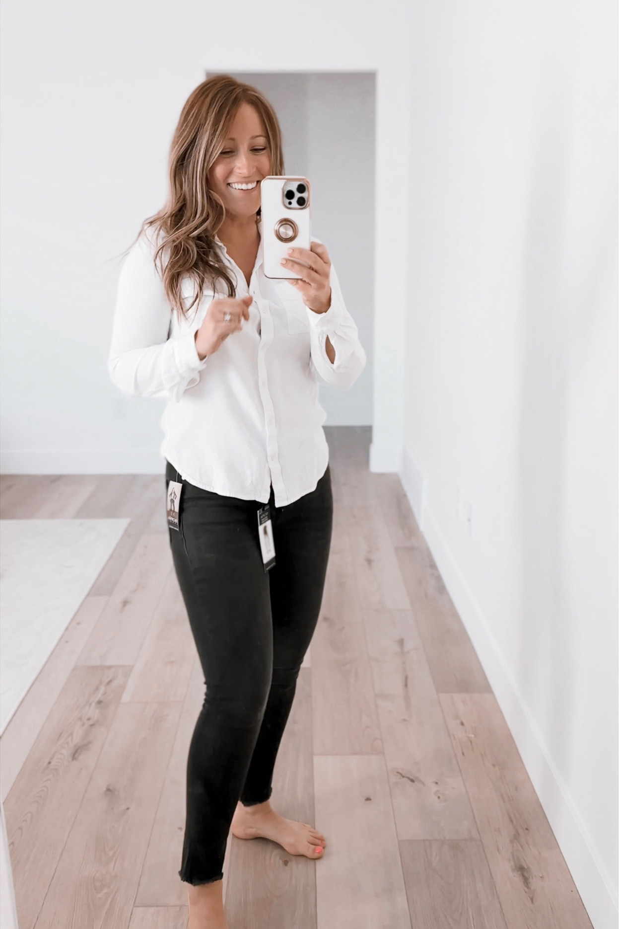 You all… I can’t even with these jeans! They were only $27.50 at @walmart 😍
If you aren’t a fan of high rise jeans, and like for the button closure to be under your belly button… these are exactly that for me! (So maybe you too!)

I’ve linked to these in my stories (or check my “fashion” highlights folder). 

I’m wearing a side 6 (which are out of stock right now) but honestly… I need to lose 15 pounds to be back to my ideal weight (hello vacation, good food and martinis) so I would even say sizing down would have been an option if I was back at my goal weight?? (In case that’s helpful for you.) 

I hope you love them! 😘

@walmartfashion @sofiavergara #jeanslovers #blackjeans #distressedjeans #momfashion #momfashionblogger #momfashionista #momstyle #momstyleblogger #mystyle #walmartfashion #fallfashion #winterfashion #rewardstyle #rewardstylebloggers 