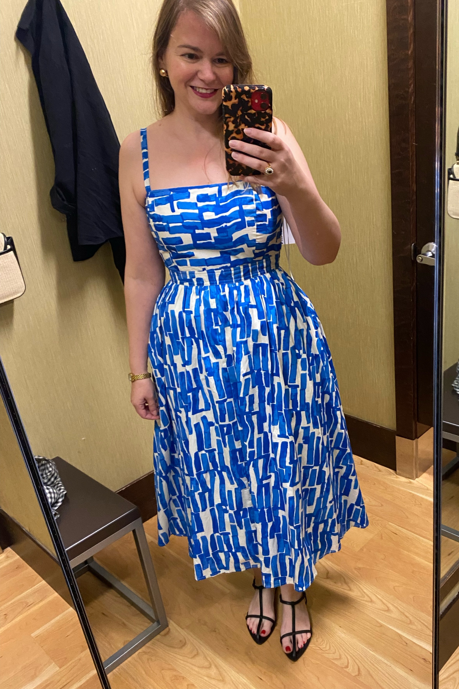 Blue white a-line dress 
Has pockets 
True to size - if you’re bigger on top might need to size up 
Side zipper - sticks a little 
Lining is smaller than dress but not unbearable 

#LTKFindsUnder50 #LTKStyleTip #LTKSeasonal