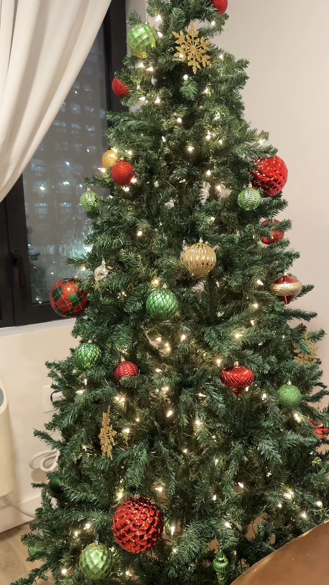 Christmas tree decorating. 🎄

#LTKFamily #LTKHoliday #LTKSeasonal