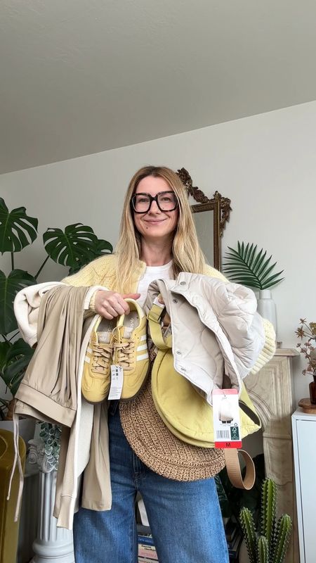Travel Outfit must haves! This is my new go to travel uniform. I feel comfortable and (I think) I look cute. The cross body bags are such a perfect solution for quick access to your valuables. Lightweight travel pants. Comfy cotton oversized travel top. Statement yellow sneakers!