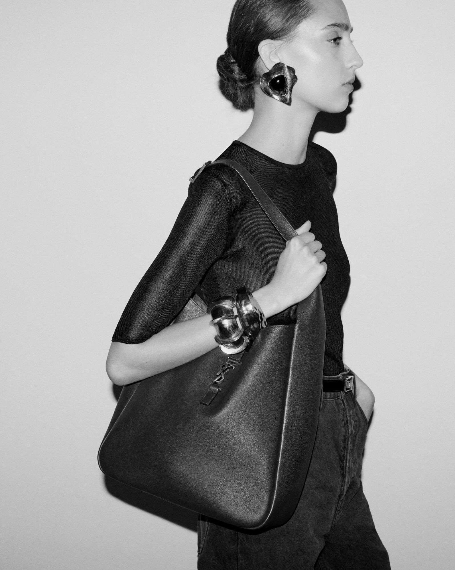 LE 5 À 7 supple LARGE in suede | Saint Laurent Inc. (Global)