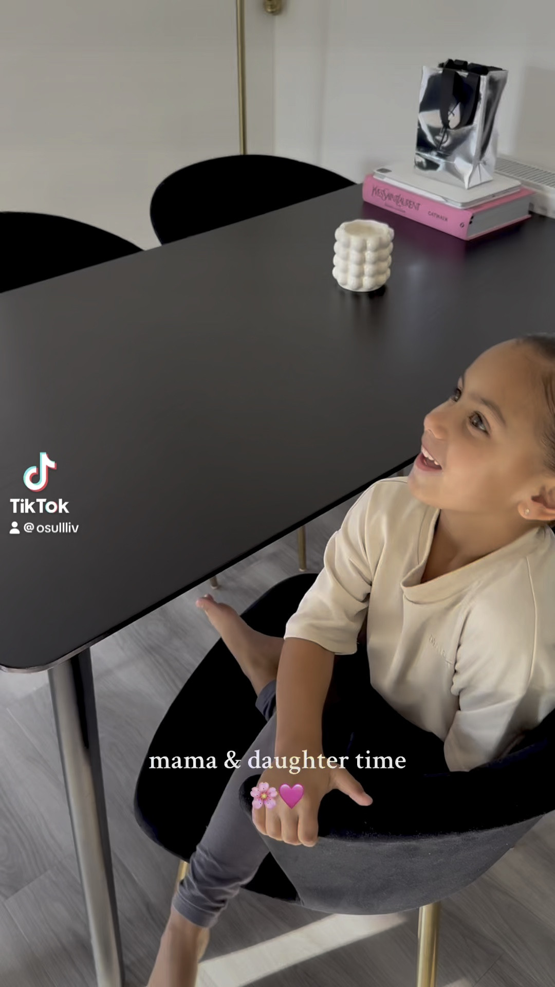 a morning painting with my daughter 🩷🌸