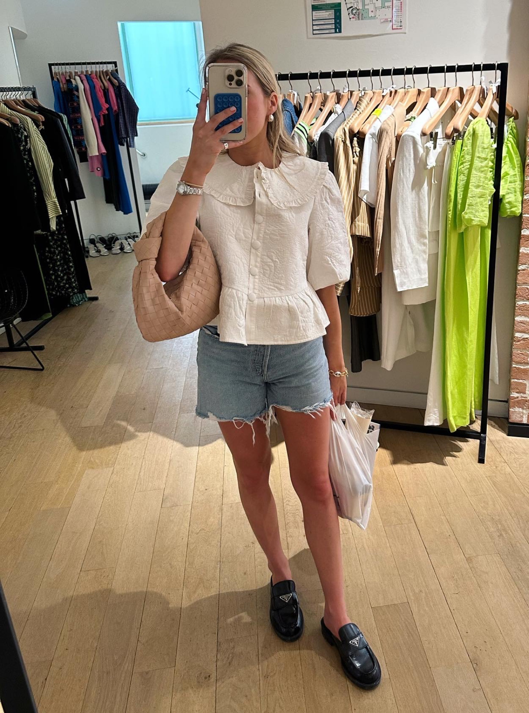 Fav denim shorts , casual daytime fit 

#LTKtravel #LTKshoecrush #LTKstyletip