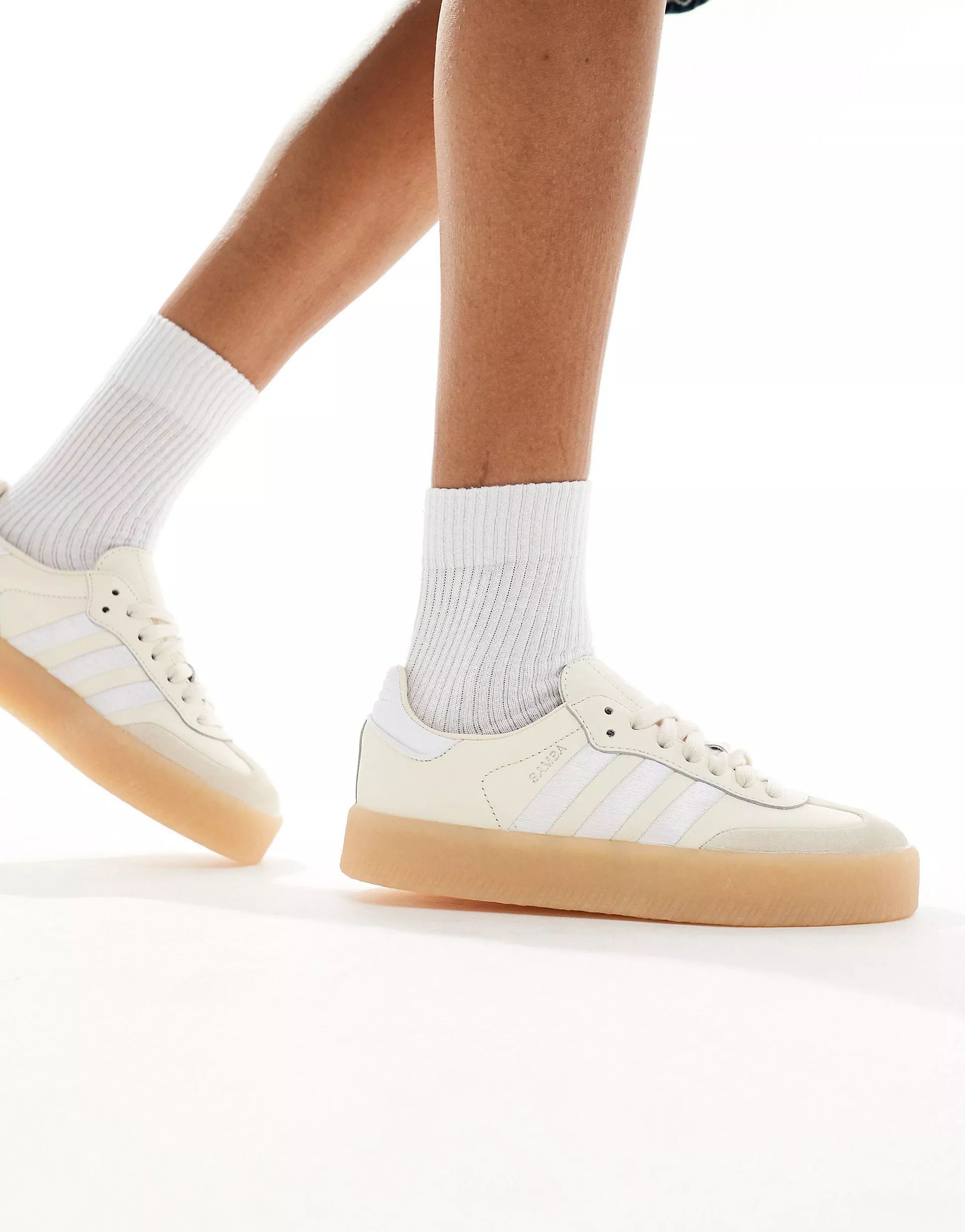 adidas Originals Sambae sneakers in beige and white with rubber sole | ASOS (Global)