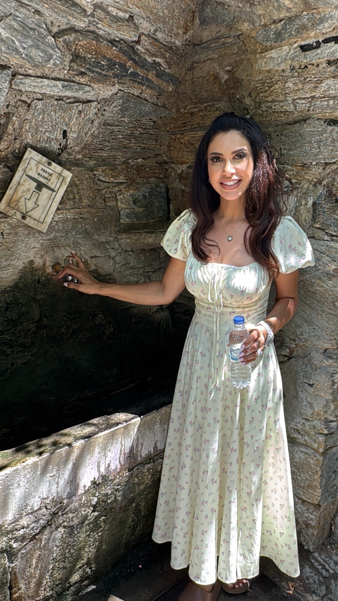 This dress is so light. I’m wearing size small for your reference 