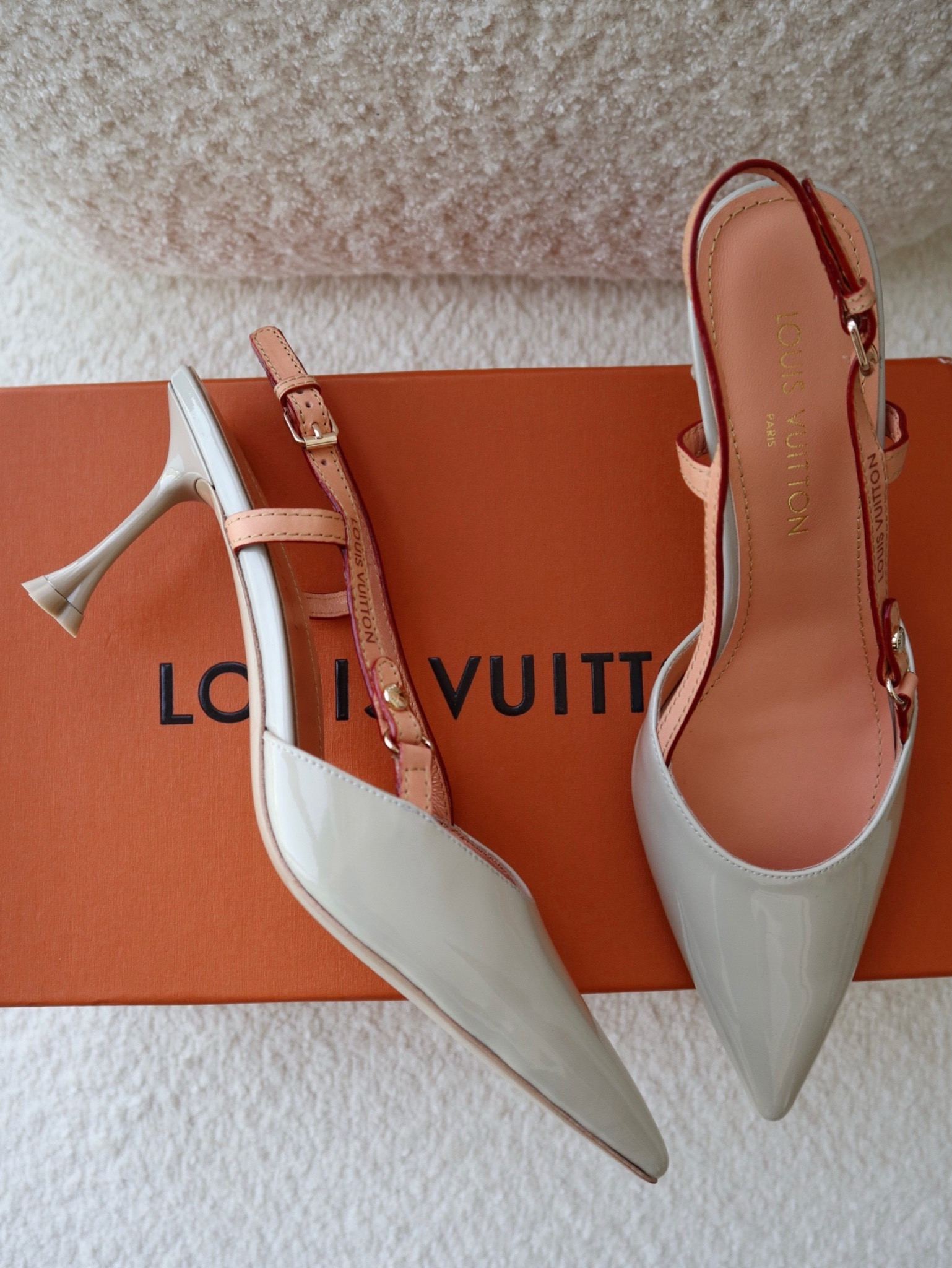 LV heels
True to size 

#LTKsalealert #LTKfindsunder50 #LTKfindsunder100