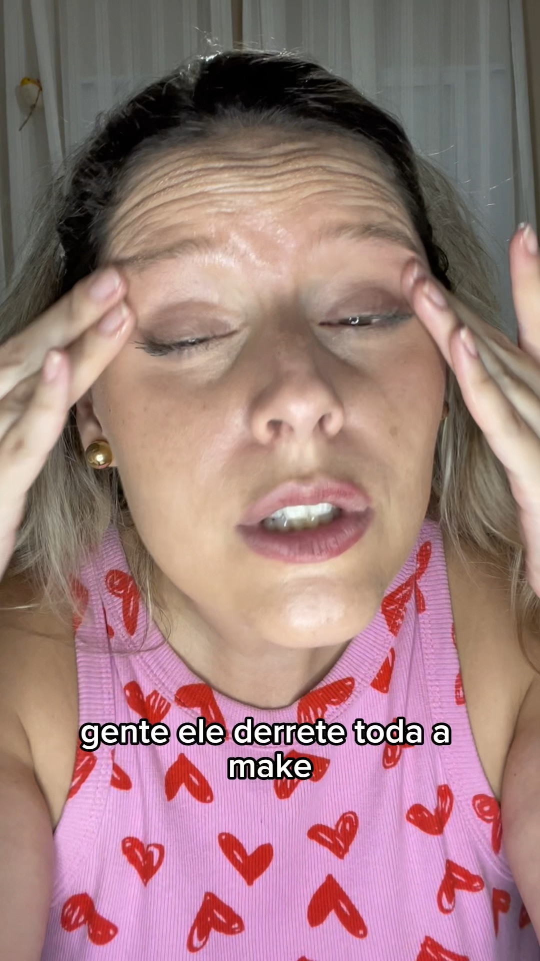 Me rendi e fui testar o famoso cleansing oil, achei muito mais pratico e fácil para remover a male e é tudo que a gente quer pro dia a dia né ? 
Escolhi esse da @vizzelaoficial e confesso que me apaixonei. 

Me conta aqui você já conhecia ? Já testou? 

#cleansingoil 

#LTKbrasil #LTKstyletip #LTKbeauty
