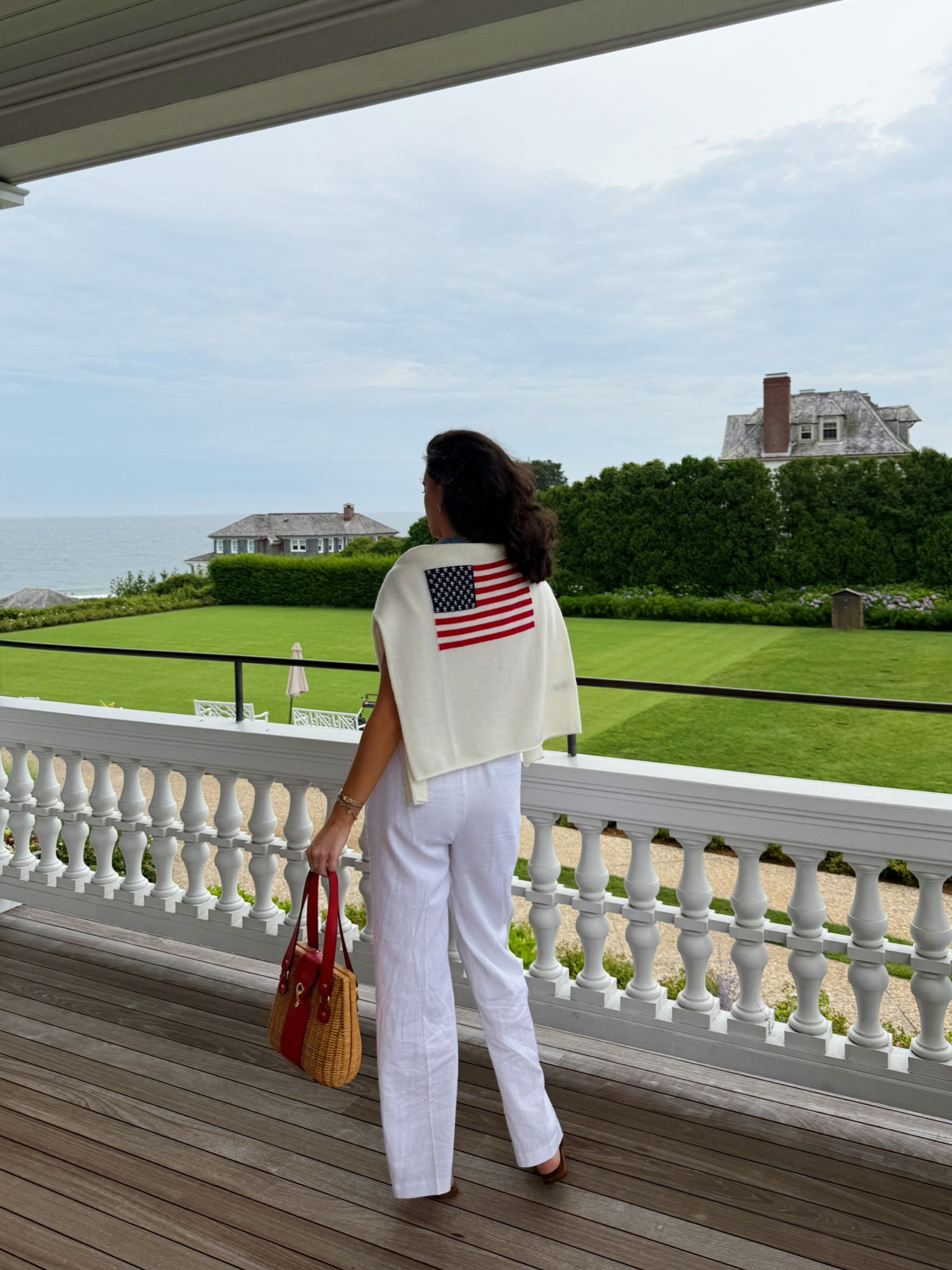 Love this new Vineyard Vines 🇺🇸 sweater for summer! So soft and lightweight for cool evenings! 