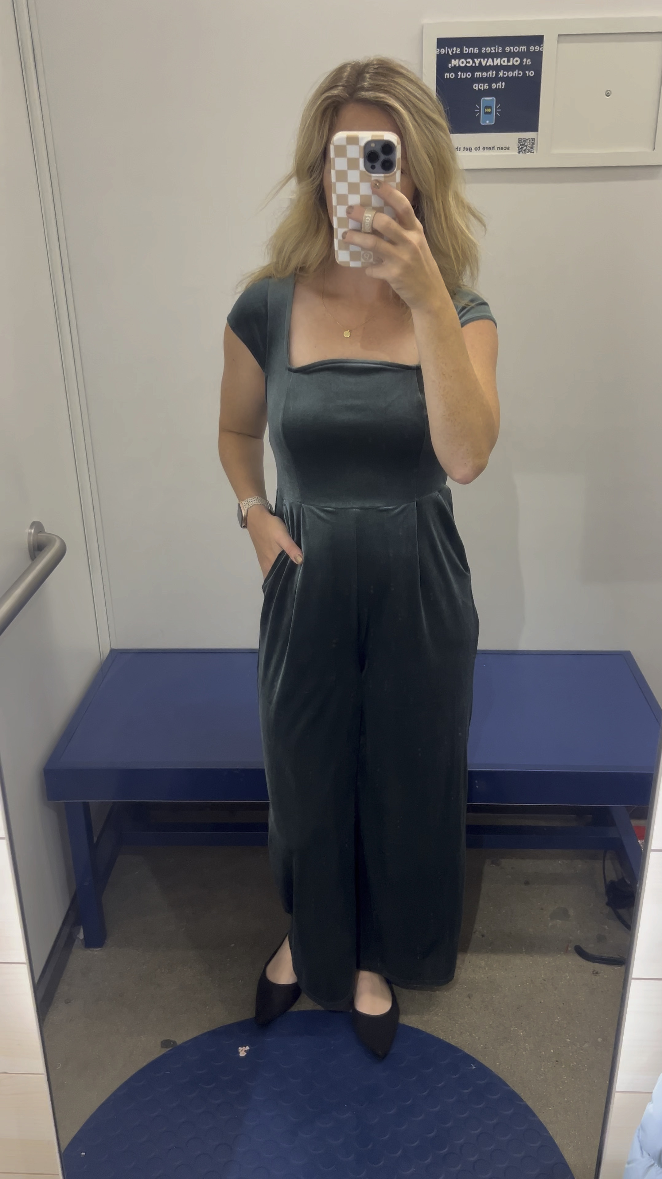 Old navy velvet jumpsuit
Perfect holiday outfit 

#LTKHoliday #LTKStyleTip #LTKSaleAlert
