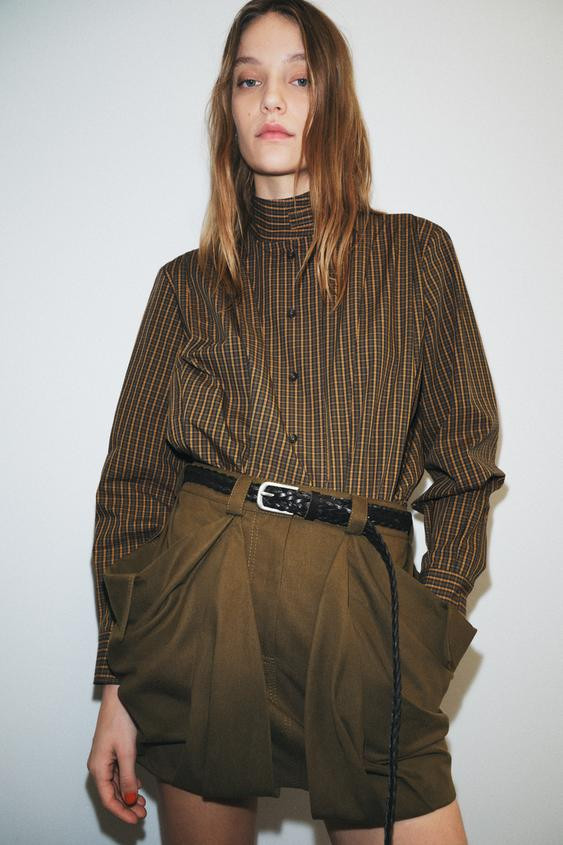 ZARA WOMAN COLLECTIONMid-rise pants with hidden in-seam side pockets and false back welt pockets.... | Zara US