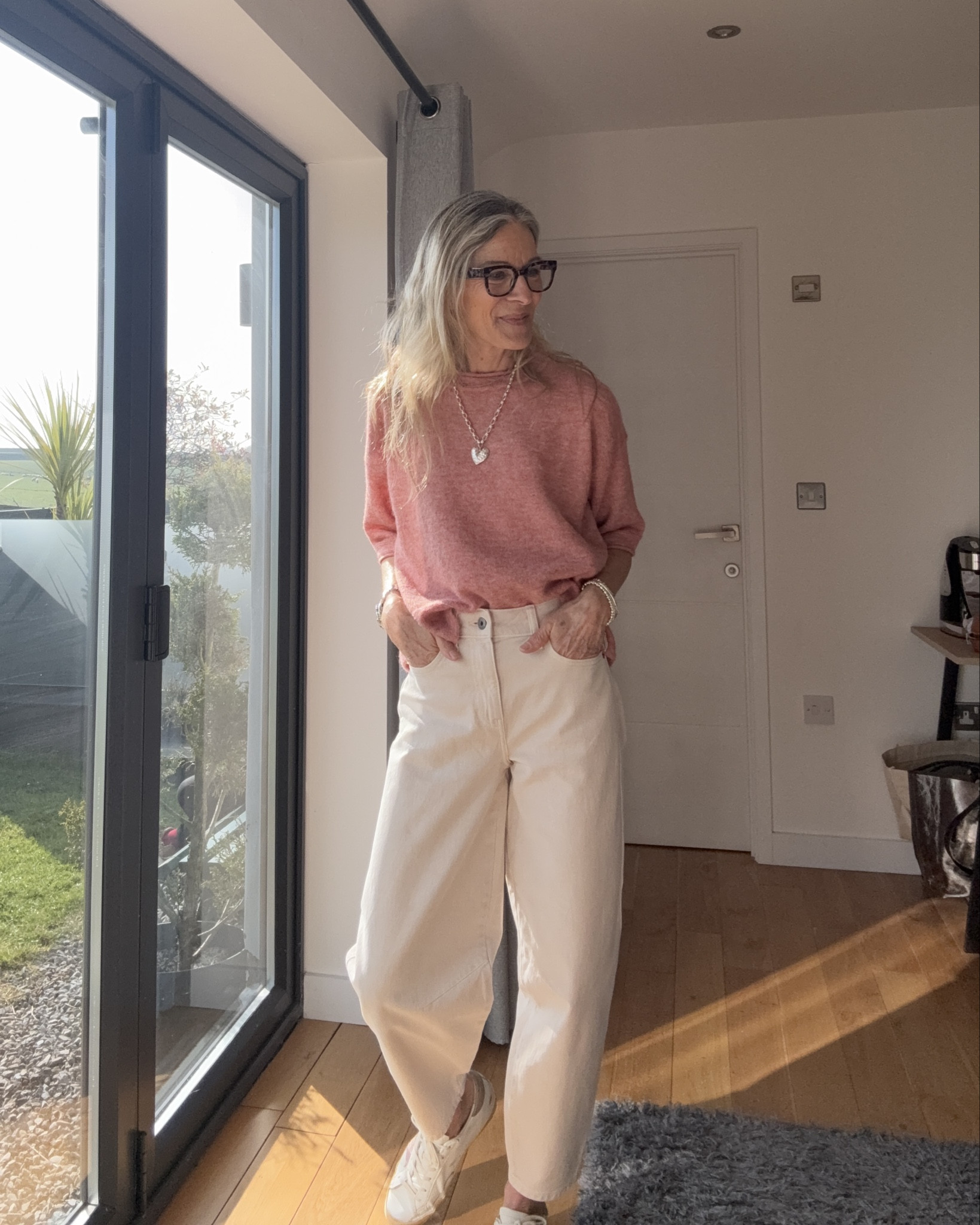 Spring days = Shortsleeve Knit & Ecru Jeans. 
Barrel Jeans
Ecru Jeans 
Pink knitted Top
Silver Necklace 
Suede Bag

#LTKjeans #LTKspring #LTKstyletip