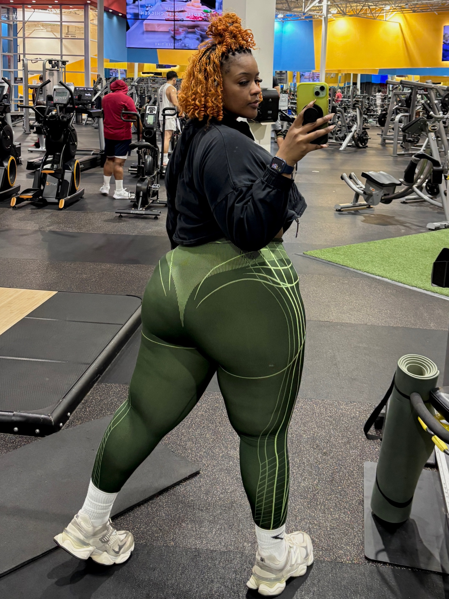 Gymshark Leggings 🥵

Leggings - Apex Seamless Leggings 
Size - XL
Color - Trail Green/Energy Gelato Green


#LTKFindsUnder50 #LTKActive #LTKPlusSize