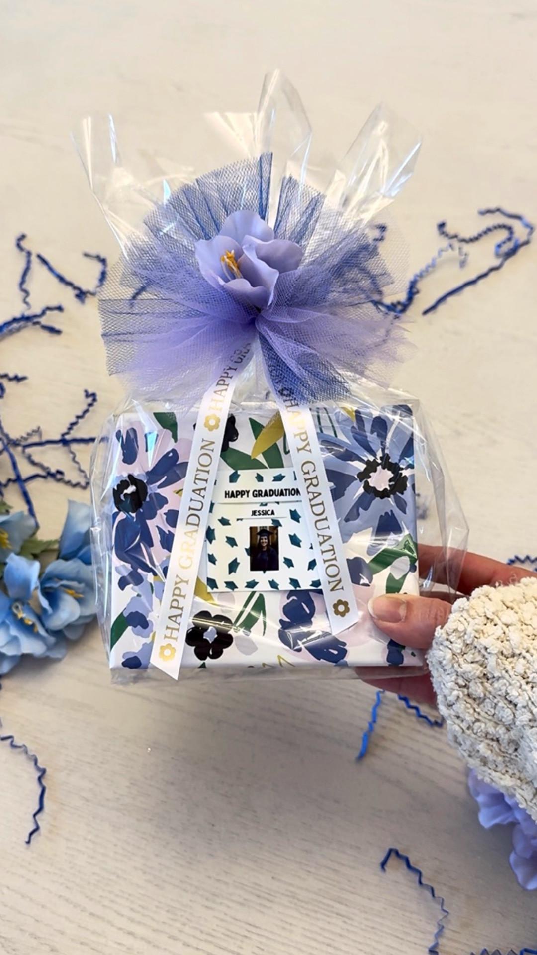 I found the cutest floral wallet and turned a simple gift card into the sweetest personalized graduation gift! From the custom ribbon to the senior photo sticker and pizzazzy bow… these are the little details that make a gift feel SO special 💜

This would be adorable for high school graduation, college graduation, dance team seniors, sorority girls, or even teacher gifts 🎁

#graduationgiftideas #giftideas #graduationparty #diygiftideas #graduationgifts