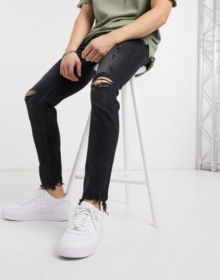 Bershka – Enge Jeans in verwaschenem Schwarz mit Rissen | ASOS DE