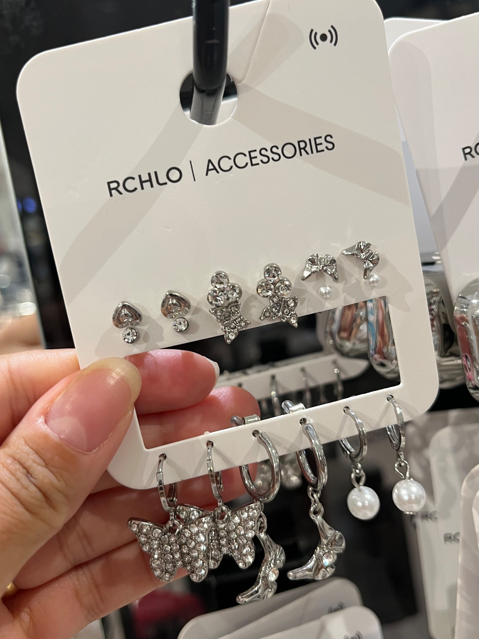 #DallasComALTK

Porque um par de brincos nunca é suficiente! 💎😍 Aposte nesse kit incrível da Riachuelo para compor looks perfeitos todos os dias! 

#LTKpromo #LTKbeleza #LTKbrasil