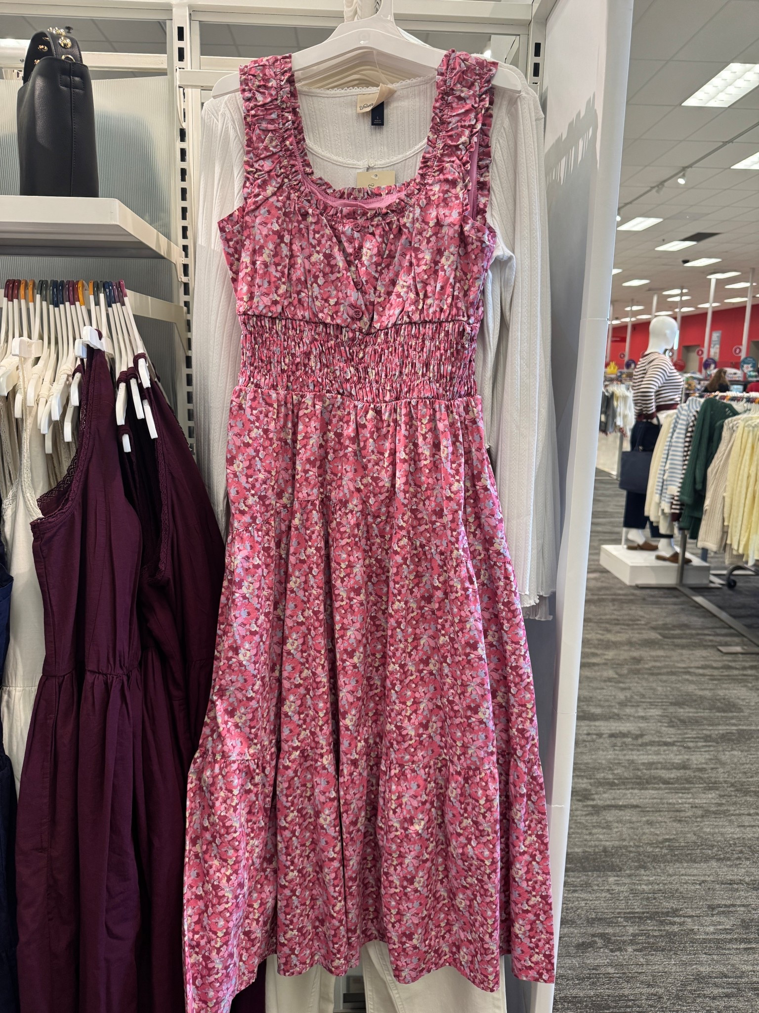 This beautiful pink floral dress looks so comfortable & is 100% cotton! Also comes in navy.



#LTKOver40 #LTKmomlife