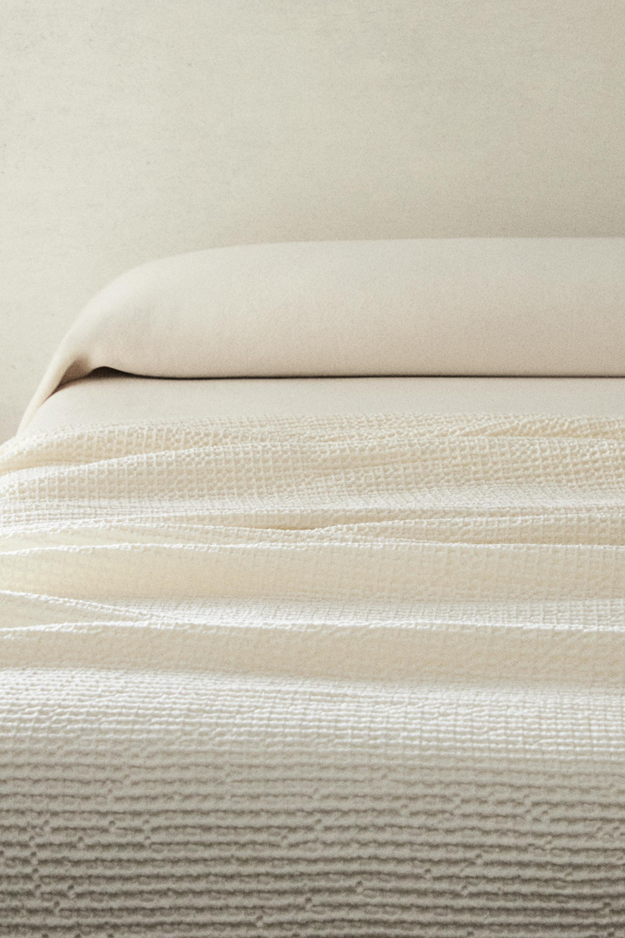 MINI WAFFLE-KNIT COTTON BEDSPREAD | Zara US