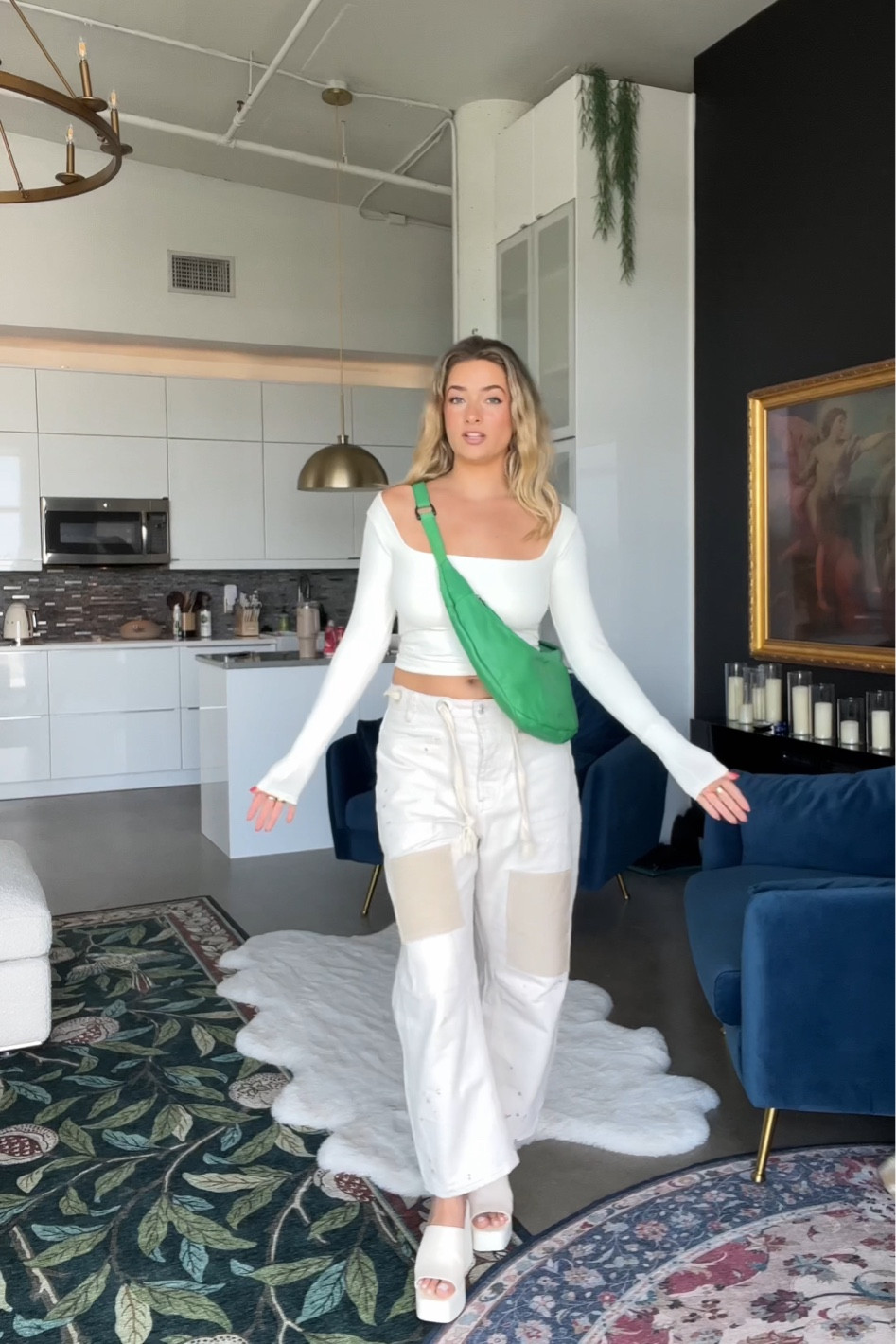 I’m wearing a size 27 (size down if you want a tighter fit) size M/L in the top! 