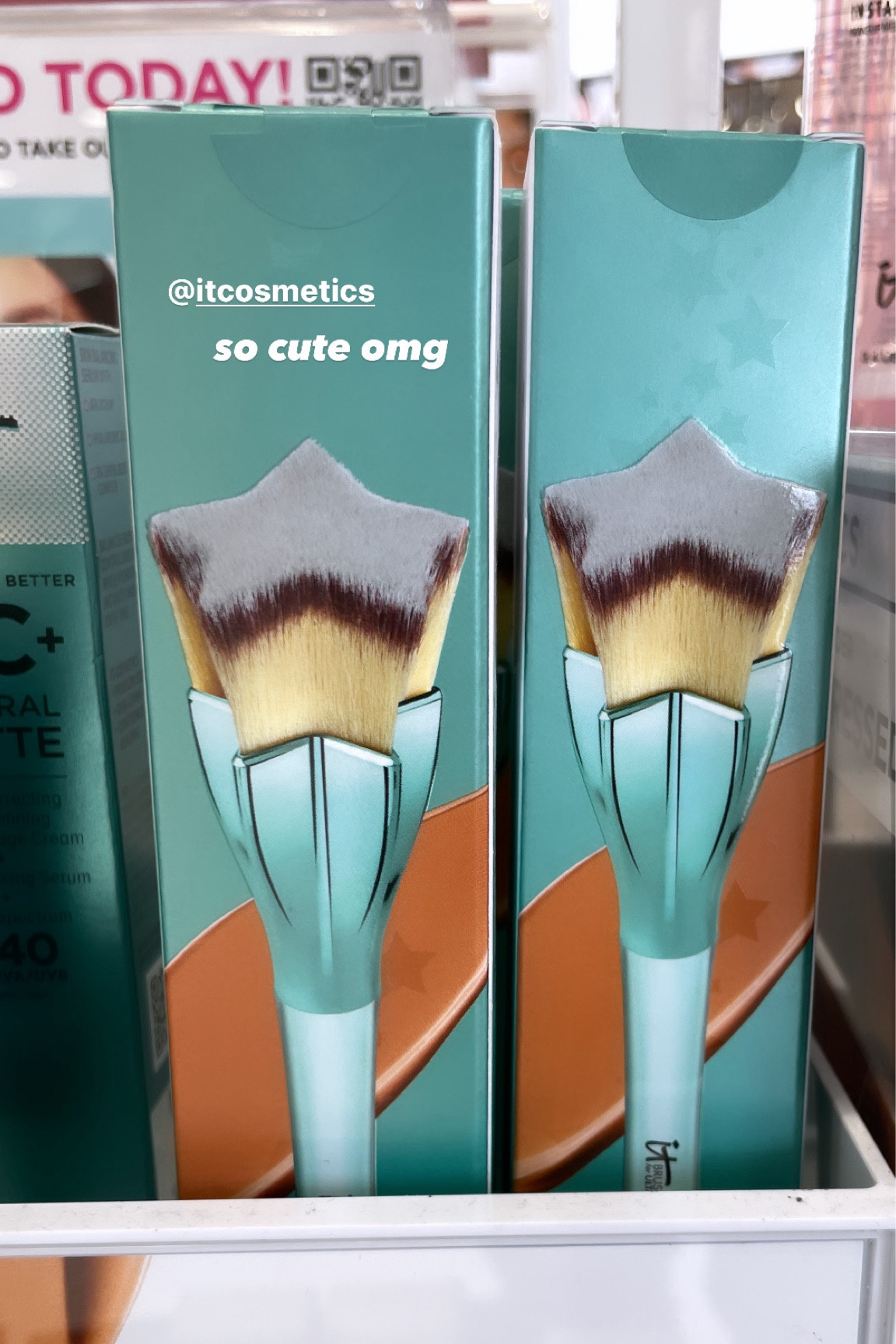 Star makeup brush by @itcosmetics 

#LTKbeauty #LTKstyletip #LTKfindsunder50