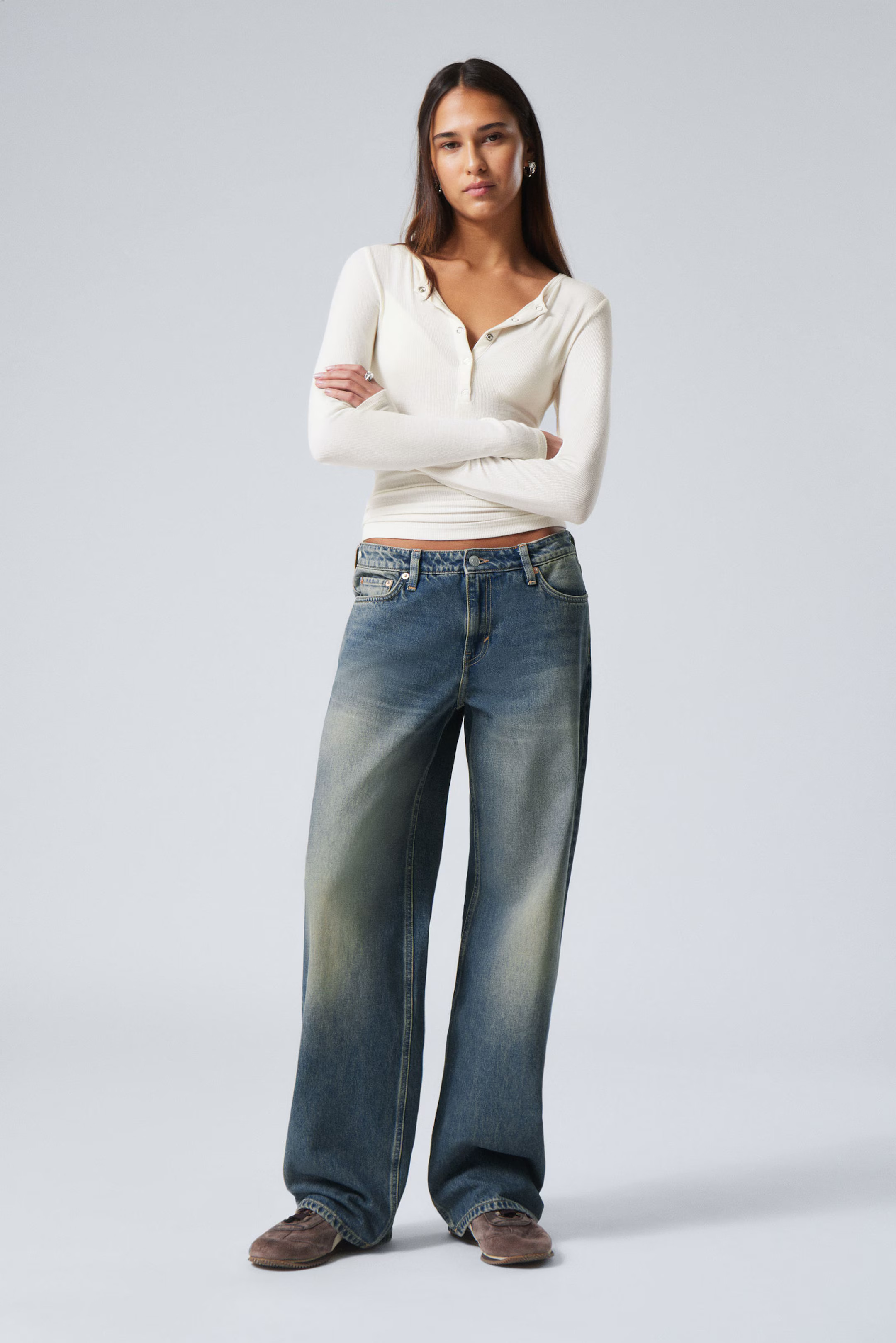 Ample Low Waist Loose Wide Leg Jeans | Weekday
