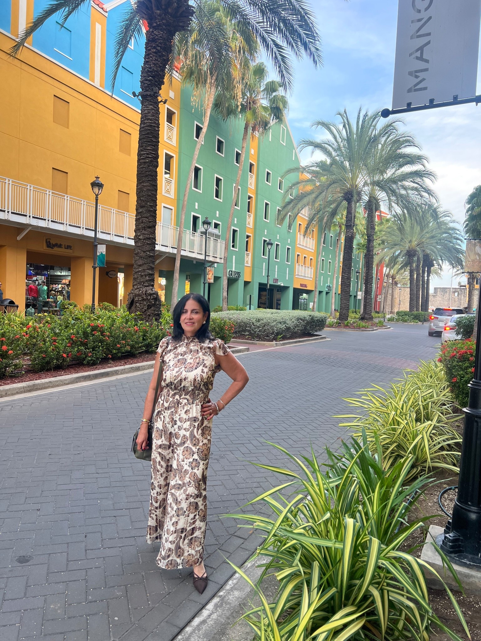 Zapatitos similares ( muy parecidos a estos ) súper chic, cómodos y combina con todo! 

.
Vacation in style but comfy shoes ✨
.
Outfits Vacation, Walmart find 

#LTKTravel #LTKOver40 #LTKStyleTip